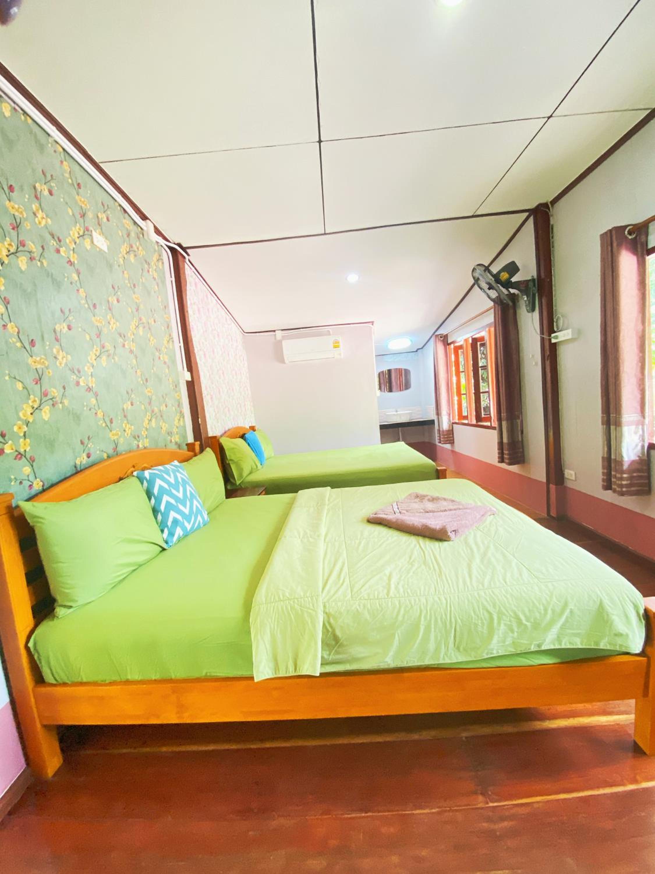 Budget Twin Room - Photo 7
