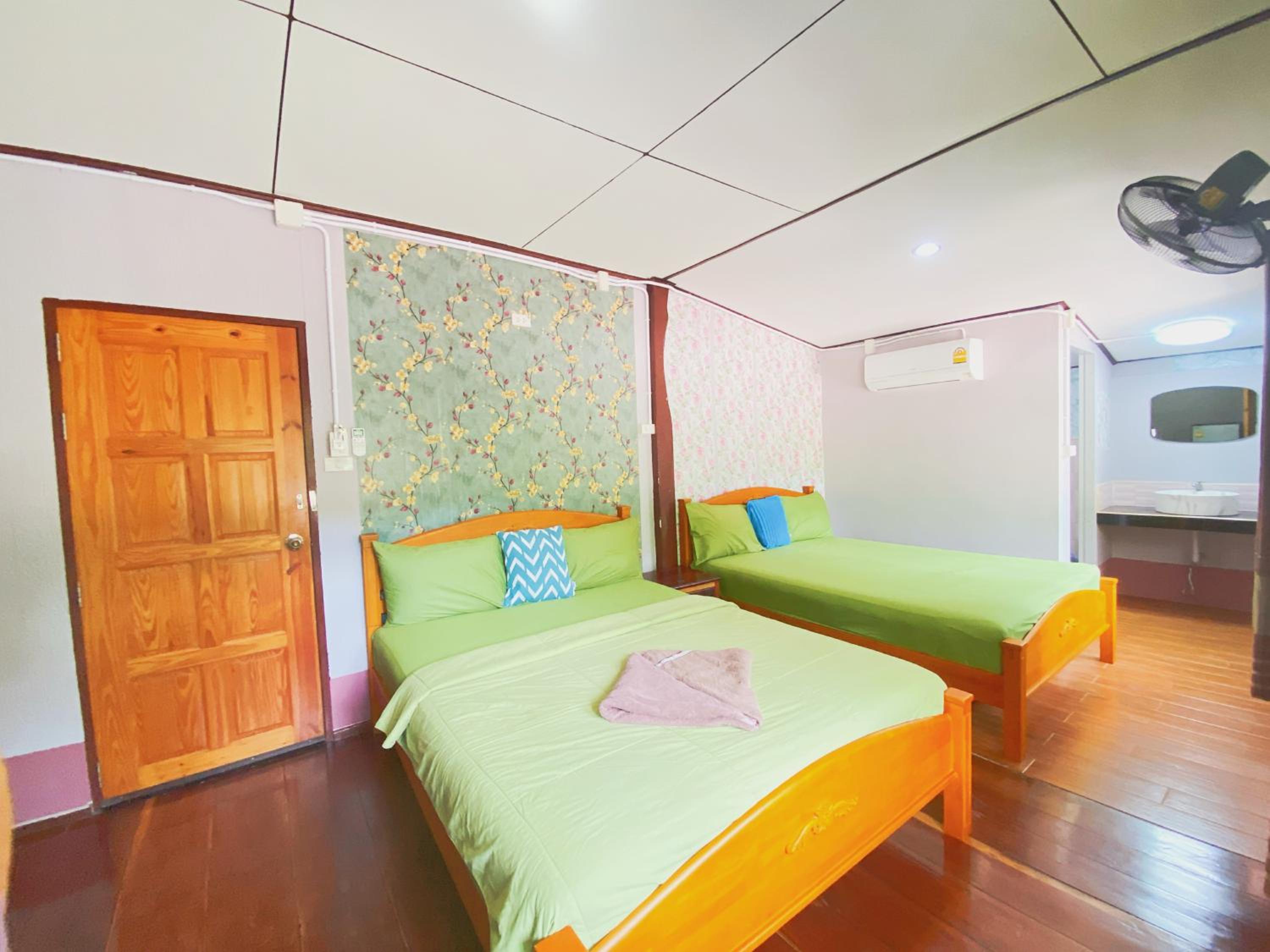 Budget Twin Room - Photo 4