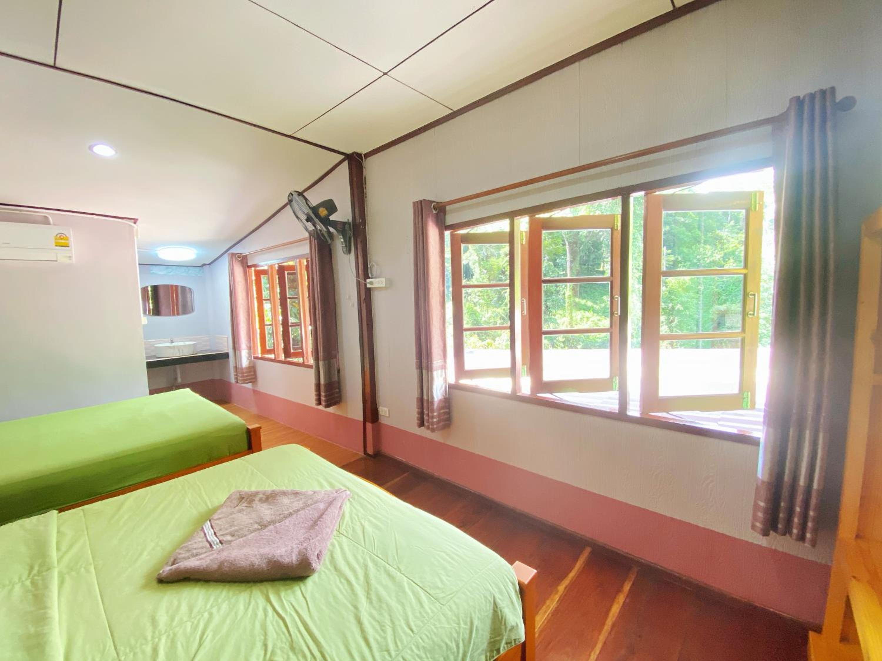 Budget Twin Room - Photo 6