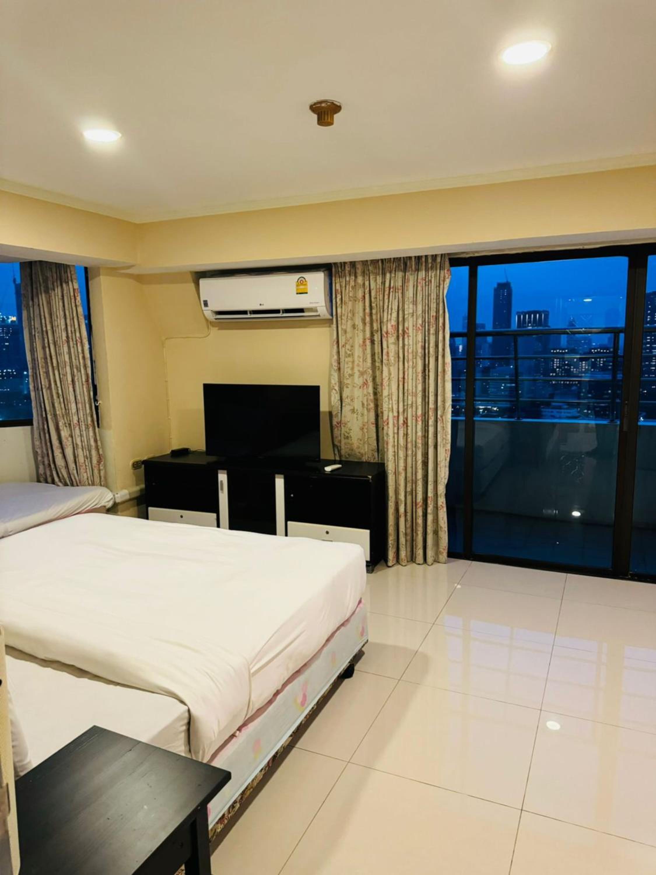 Deluxe Double Room with Balcony photo 2