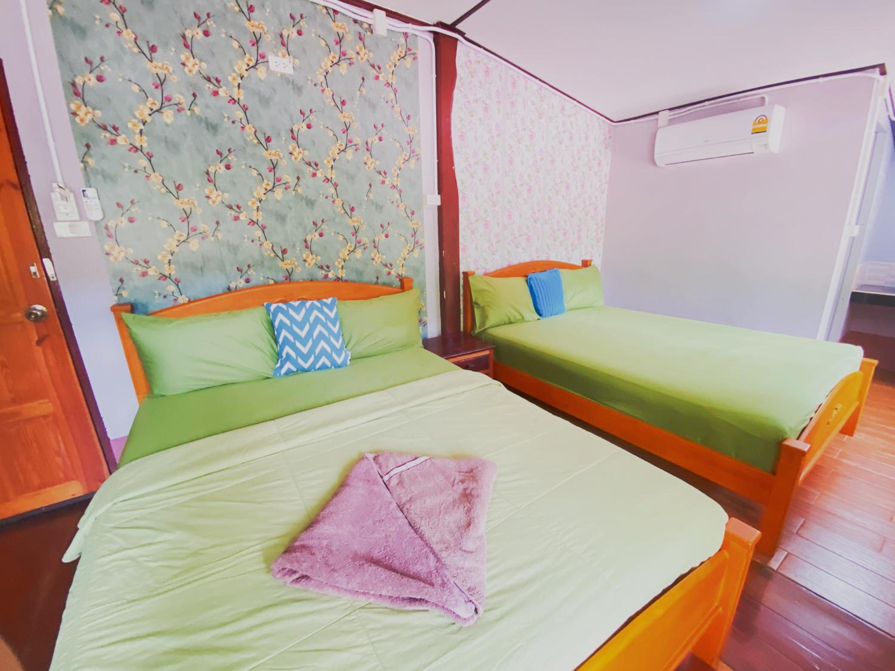 Budget Twin Room - Photo 1