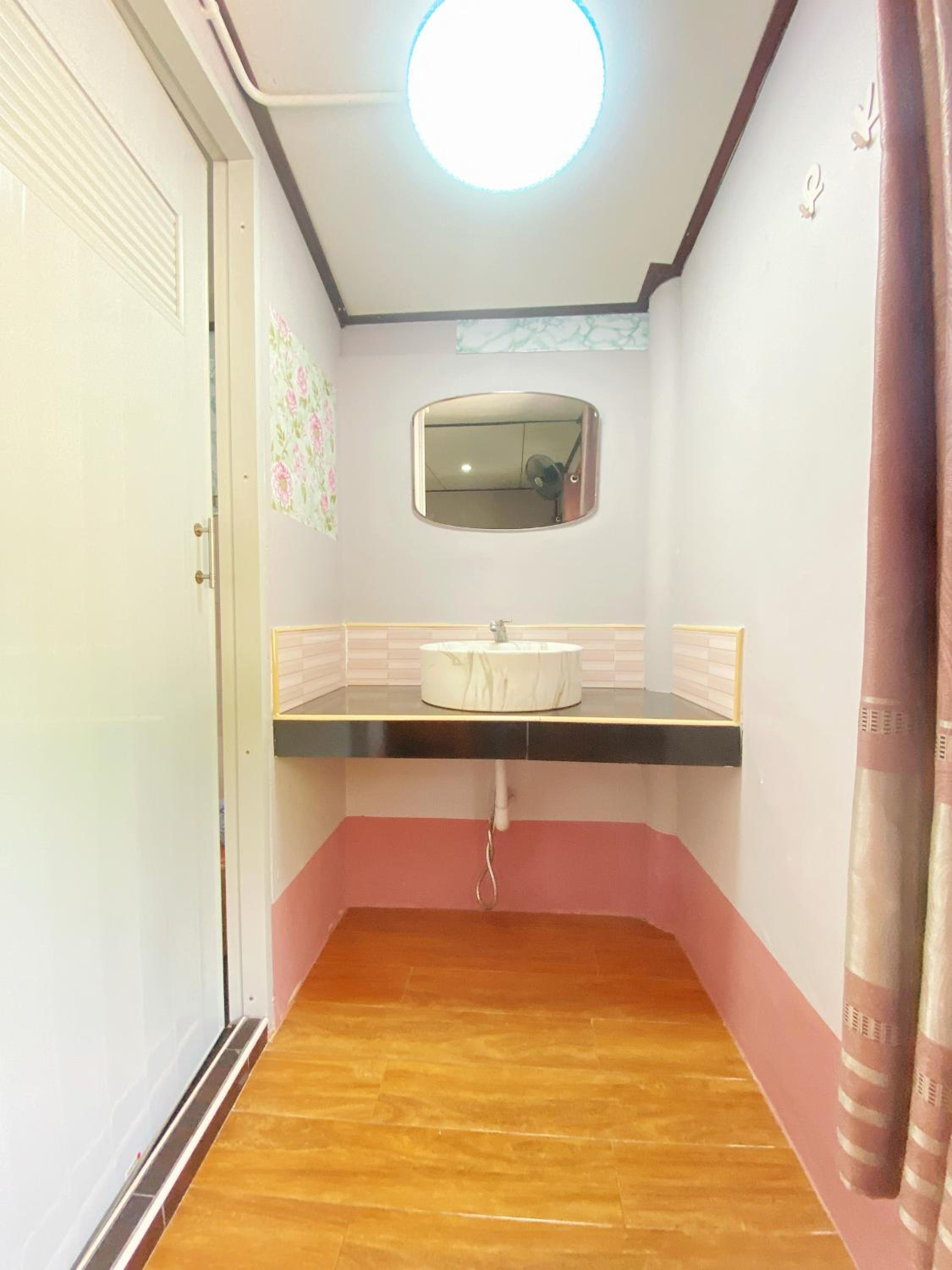 Budget Twin Room - Photo 8