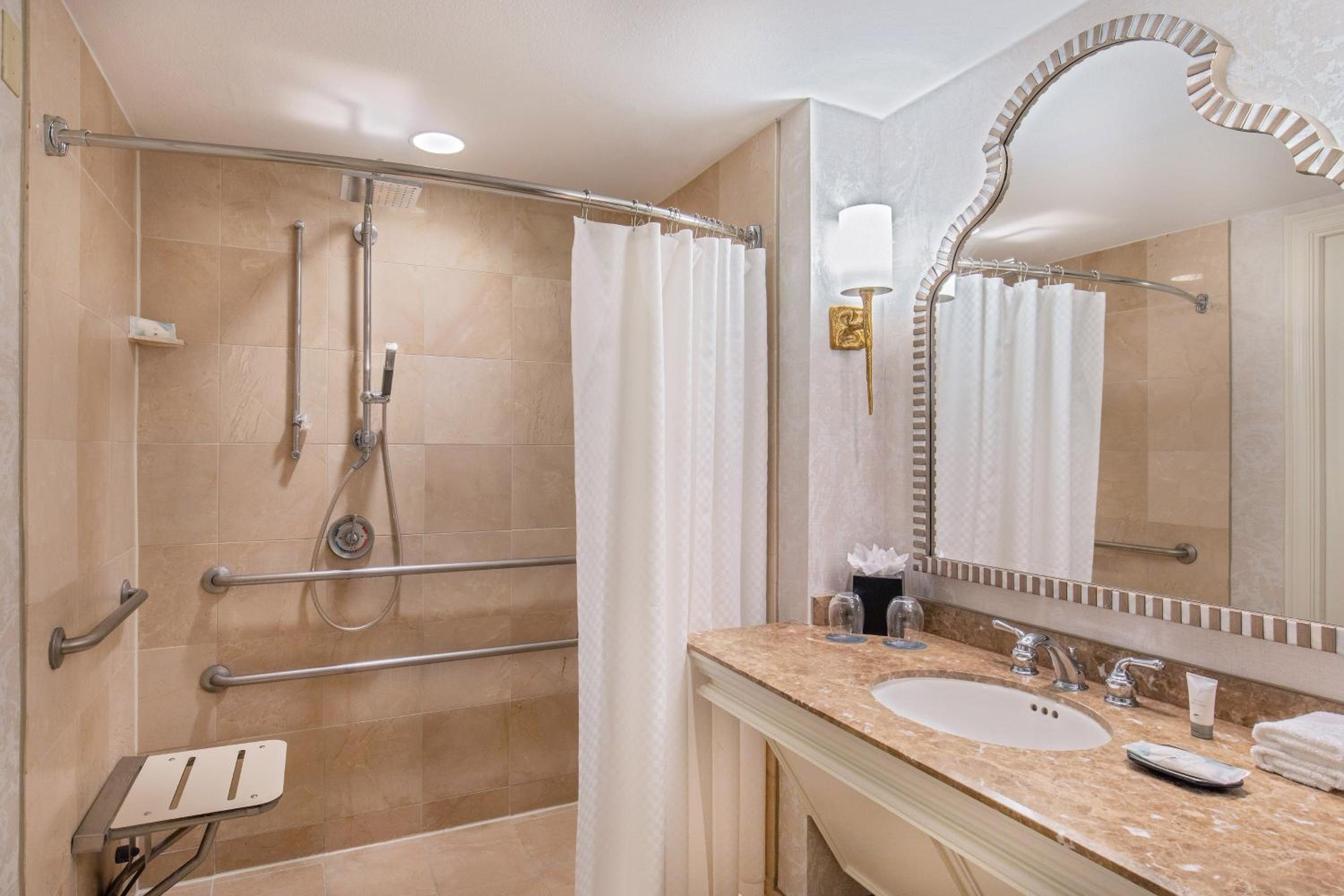 Traditional King, Guest room, 1 King, City view - Photo 5