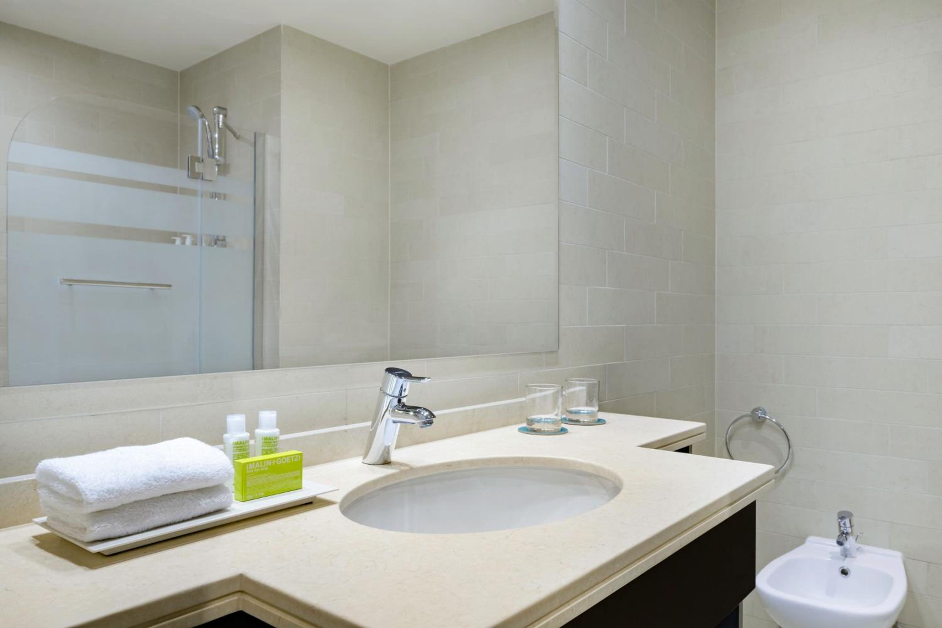 Le Meridien Club Twin Room with Beach Access	 - Photo 6