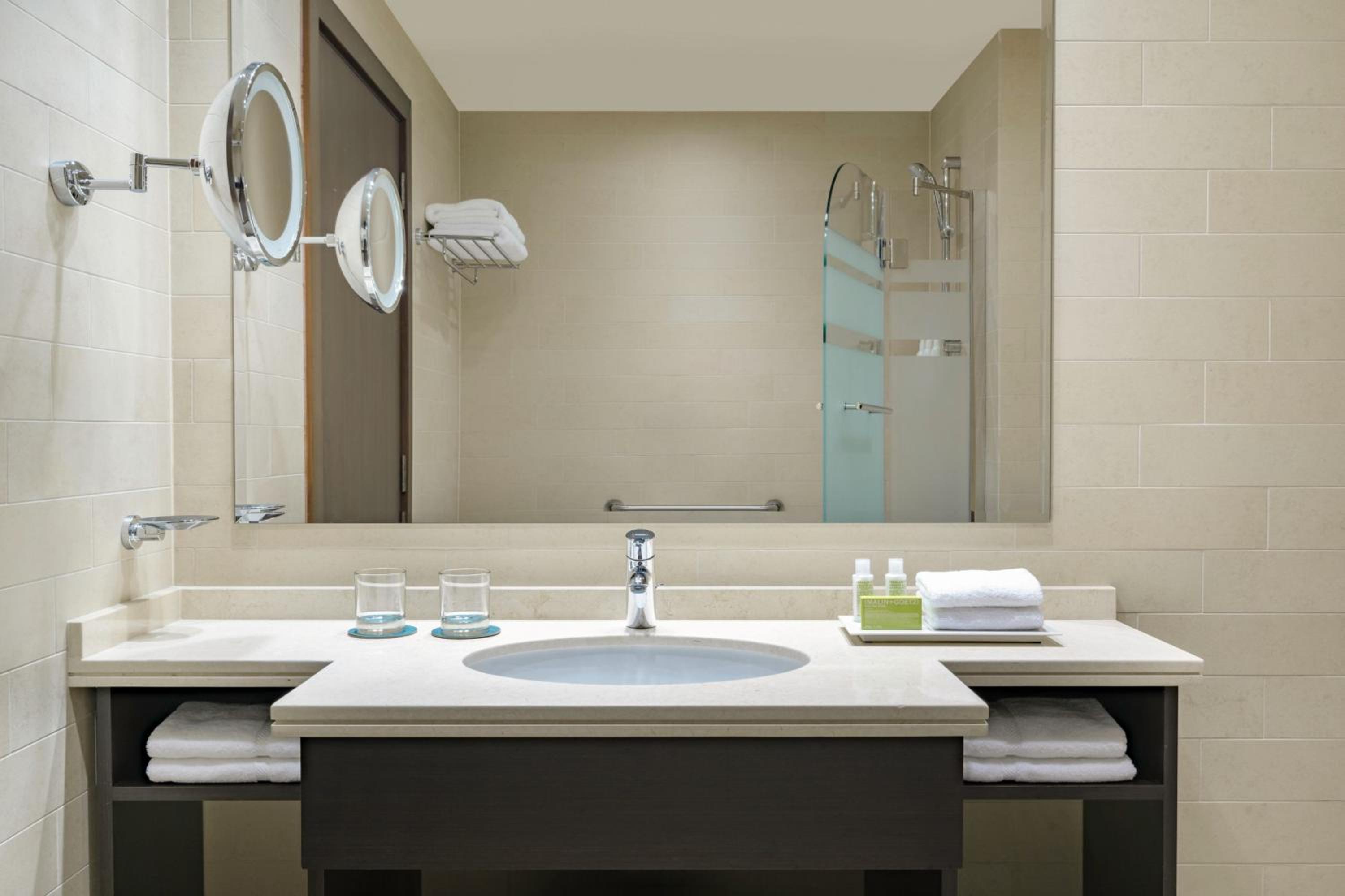 Le Meridien Club Twin Room with Beach Access	 - Photo 7
