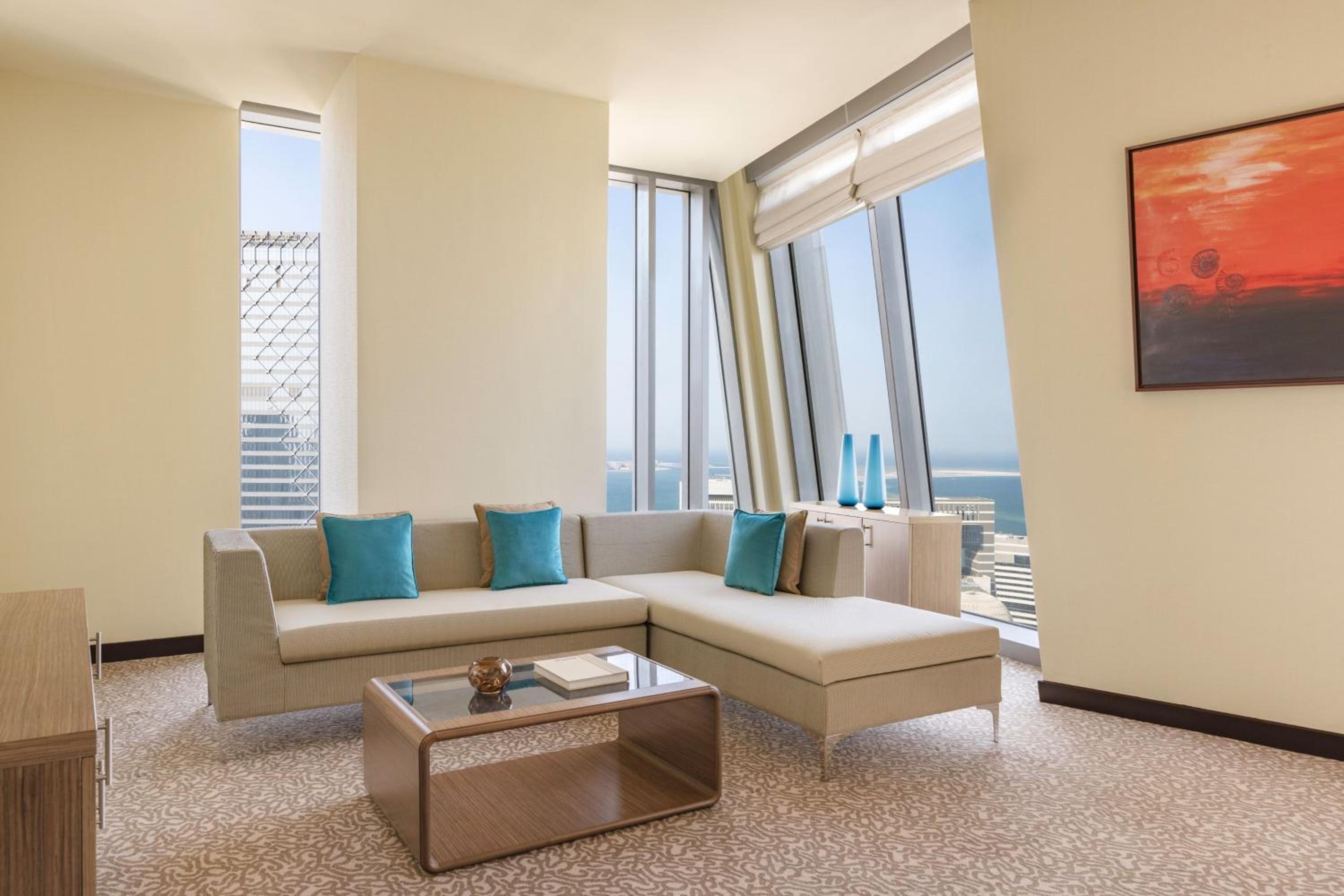Three-Bedroom Apartment with City View - Photo 1