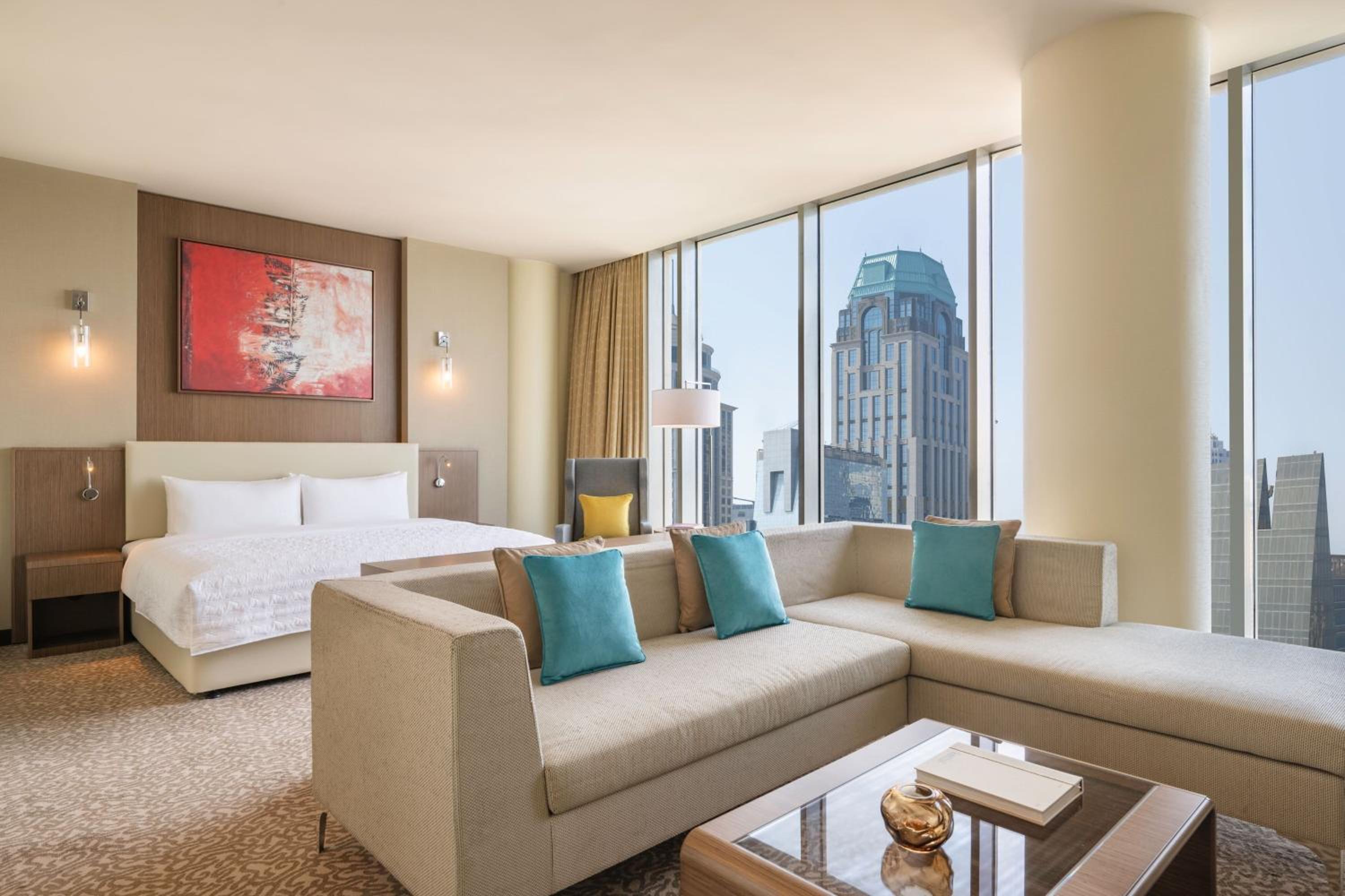 Three-Bedroom Apartment with City View - Photo 6