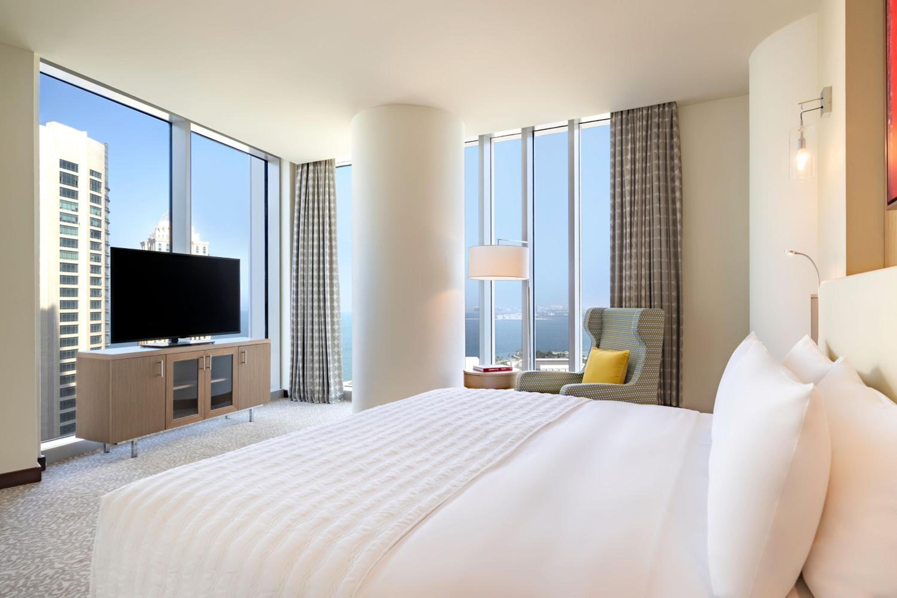Le Meridien Club Suite, 1 Bedroom Executive Suite, 1 King - Photo 2