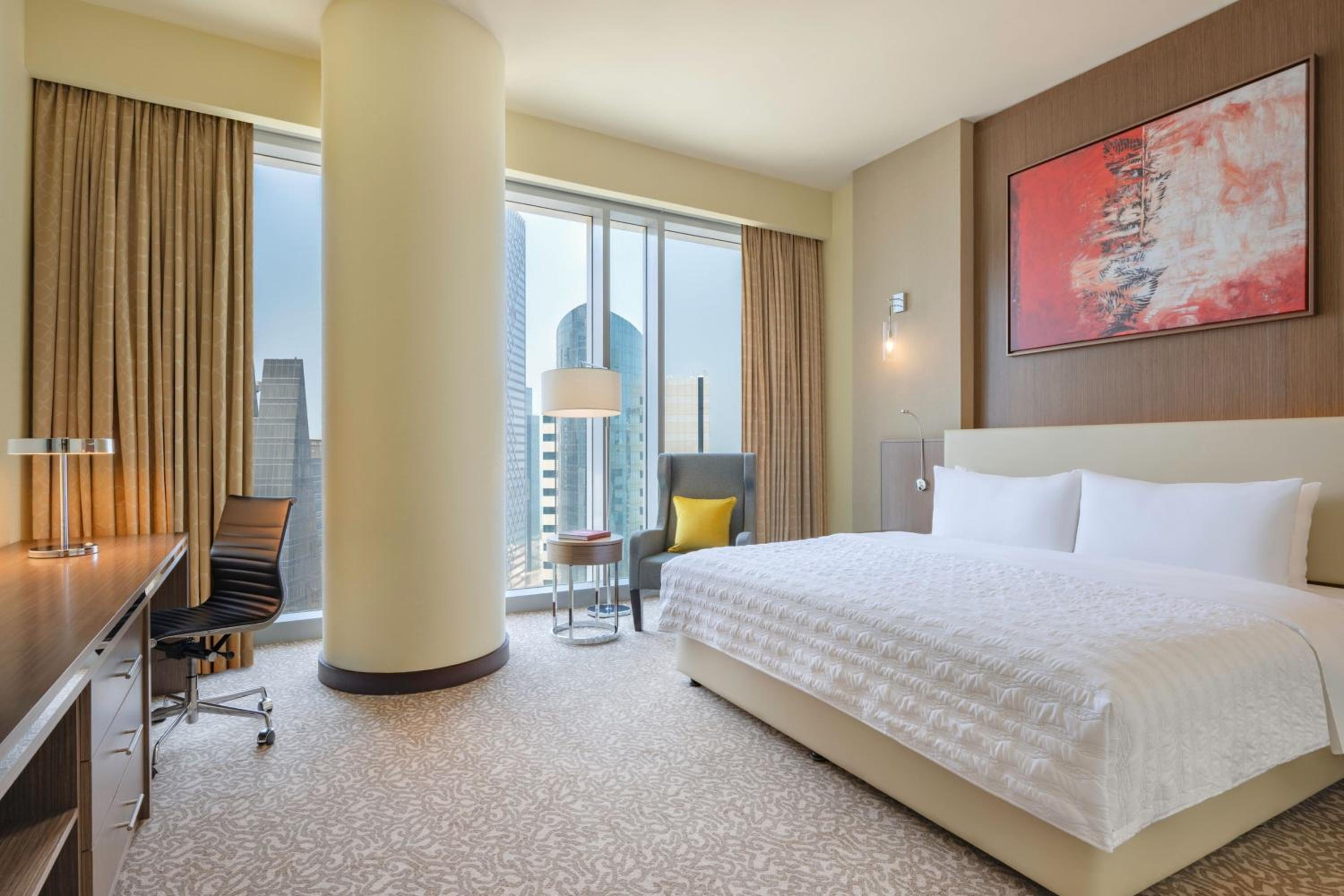 Three-Bedroom Apartment with City View - Photo 4