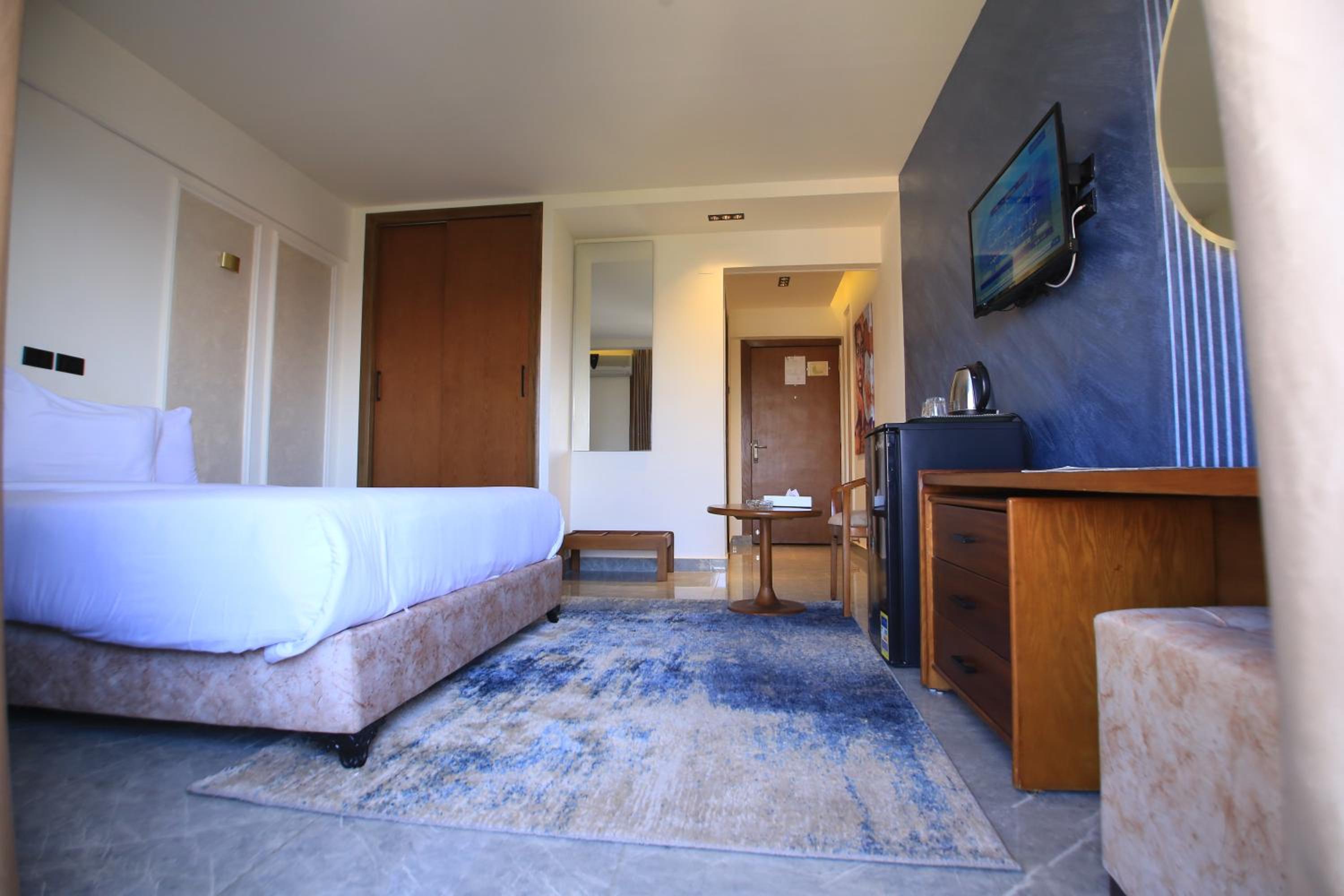 Deluxe King Room photo 1