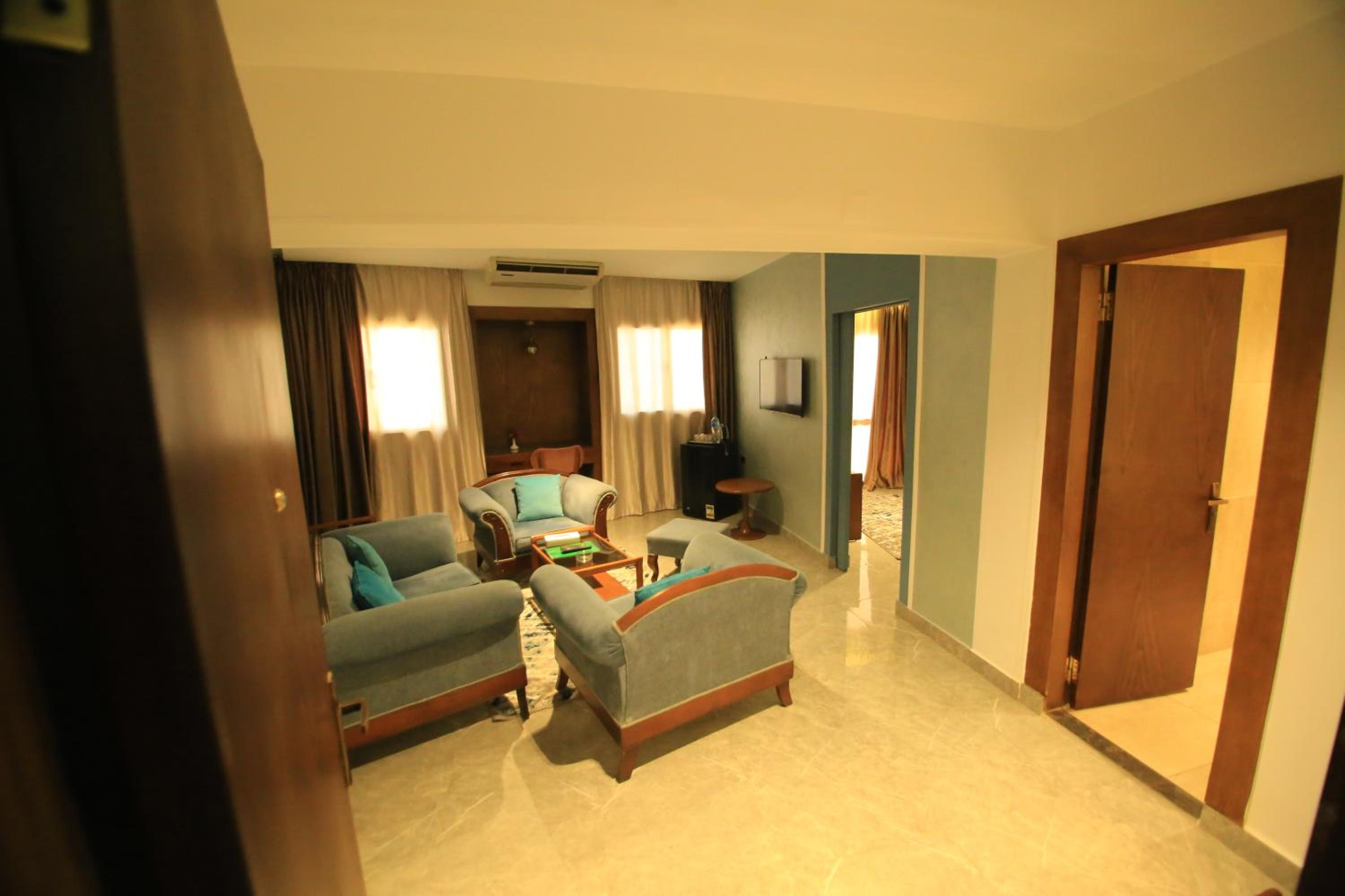 Deluxe Junior Suite photo 2
