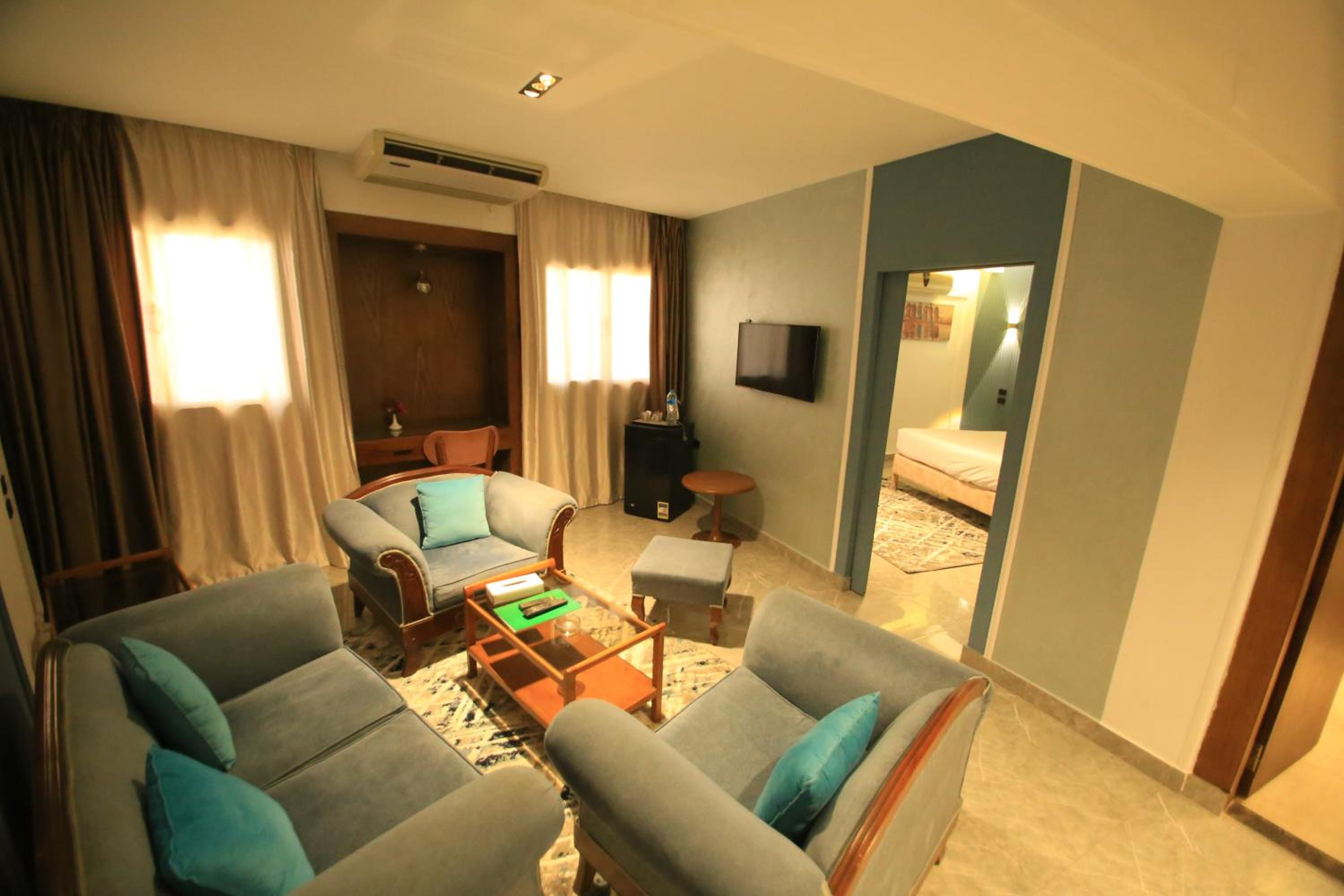 Deluxe Junior Suite photo 3