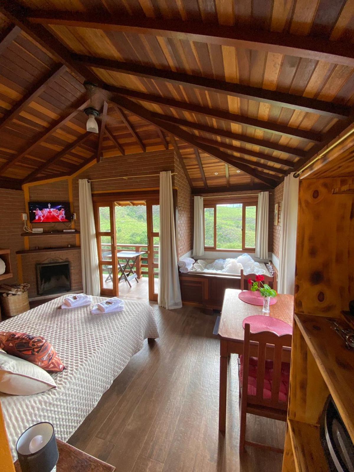 Deluxe Suite with Spa Bath - Photo 29