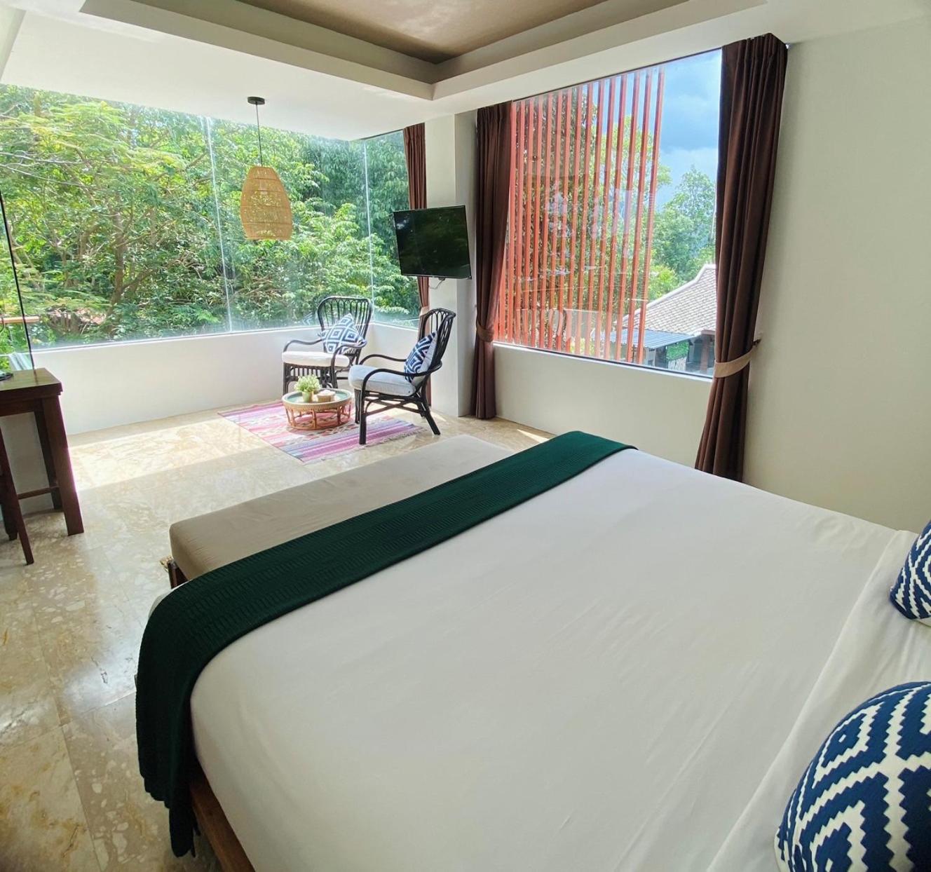 Apartment with Lake View - Photo 1