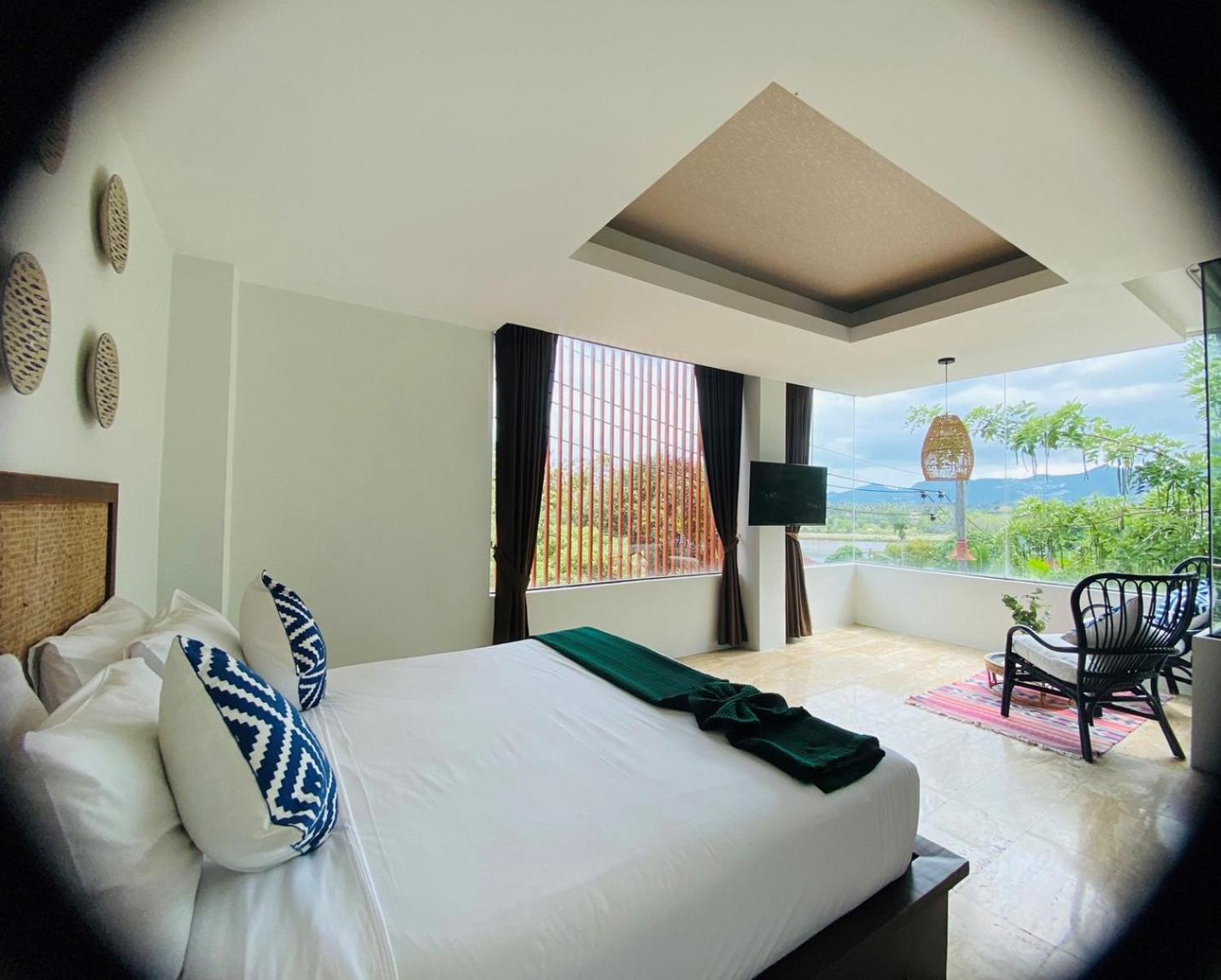 Apartment with Lake View - Photo 9