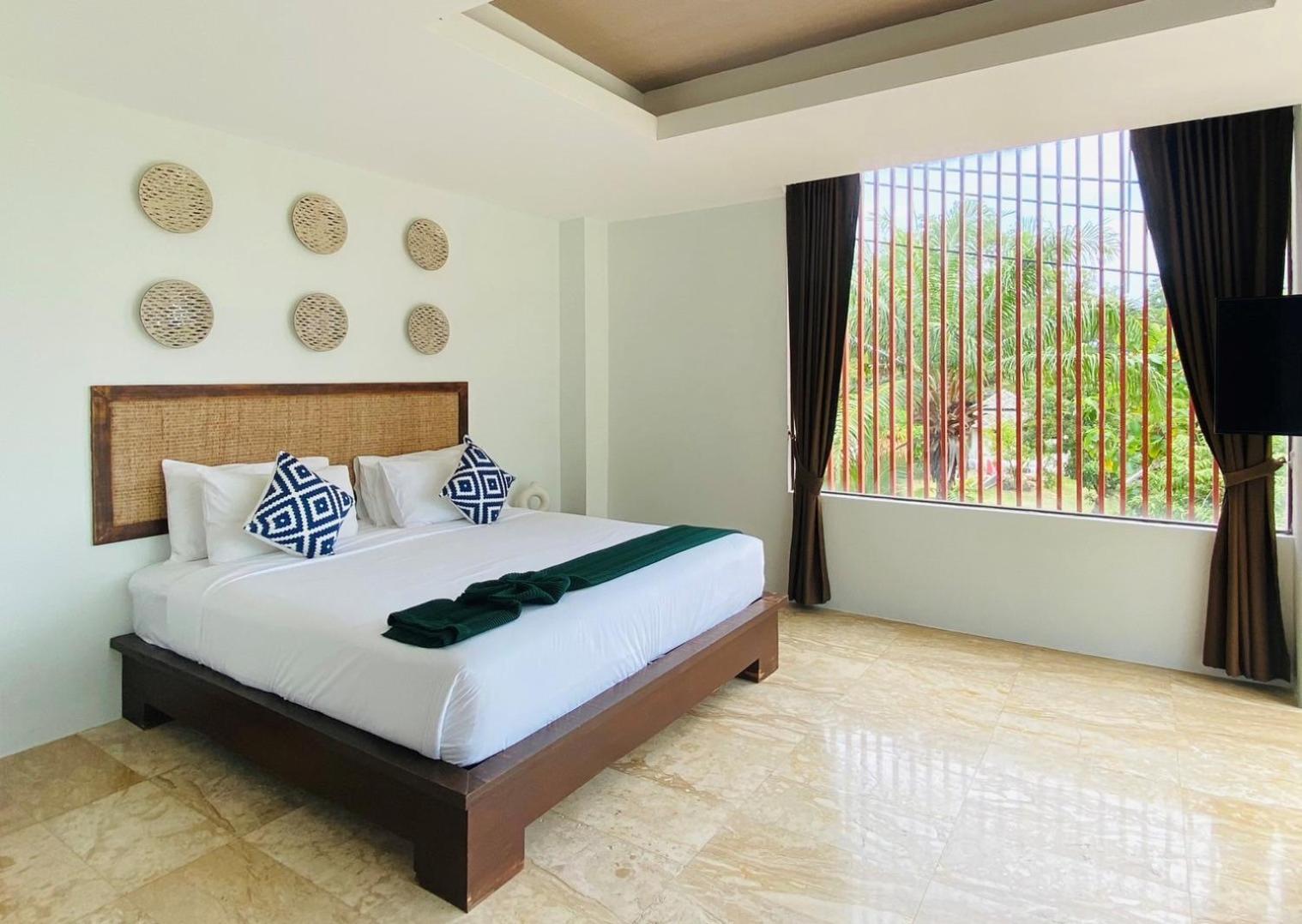 Apartment with Lake View - Photo 10