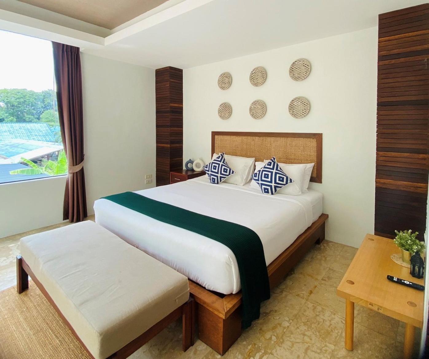 Apartment with Lake View - Photo 3