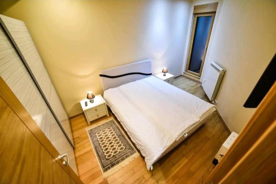One-Bedroom Apartment photo 3