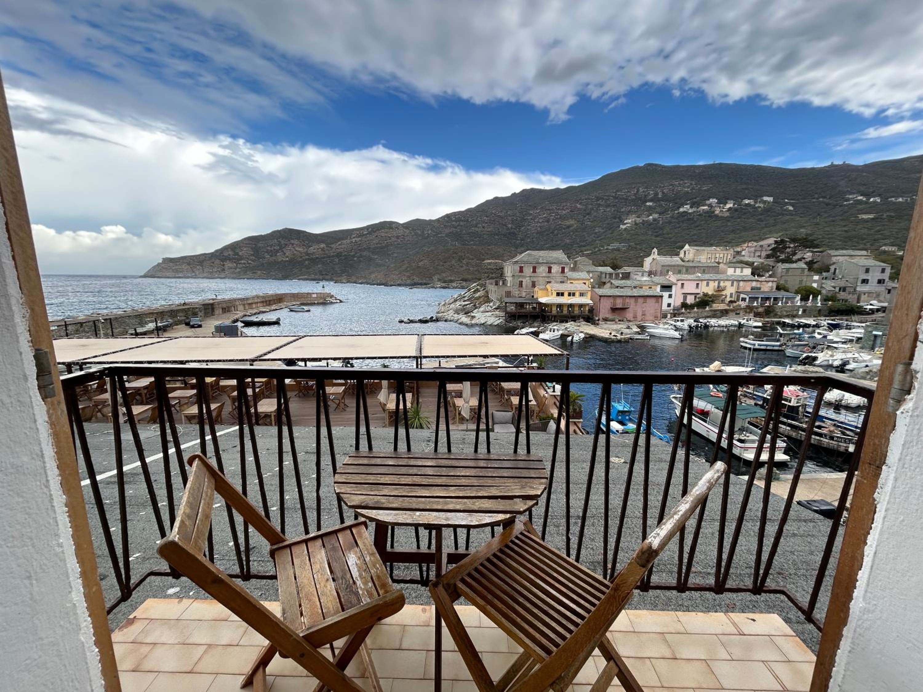 Deluxe Double Room with Balcony and Sea View photo 2