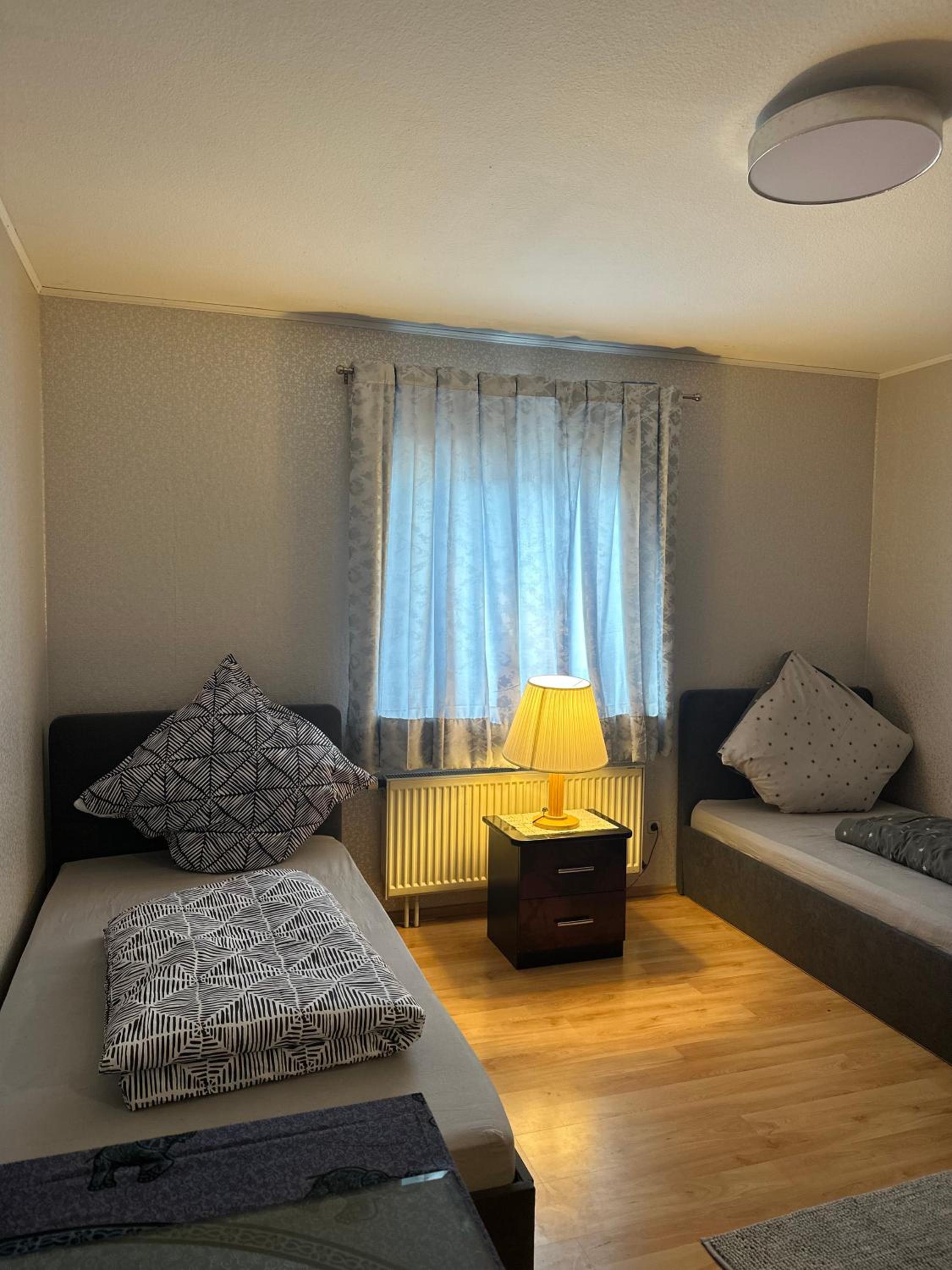 Economy Twin Room photo 3