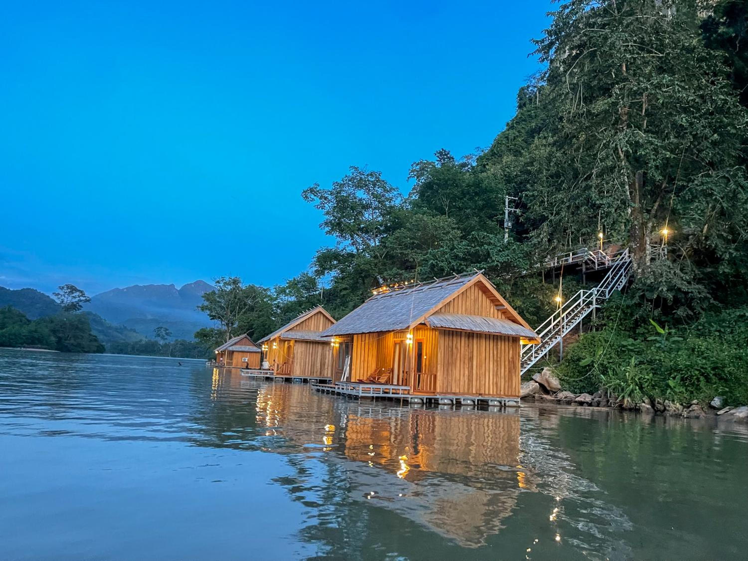 One-Bedroom Chalet with River and Mountain View