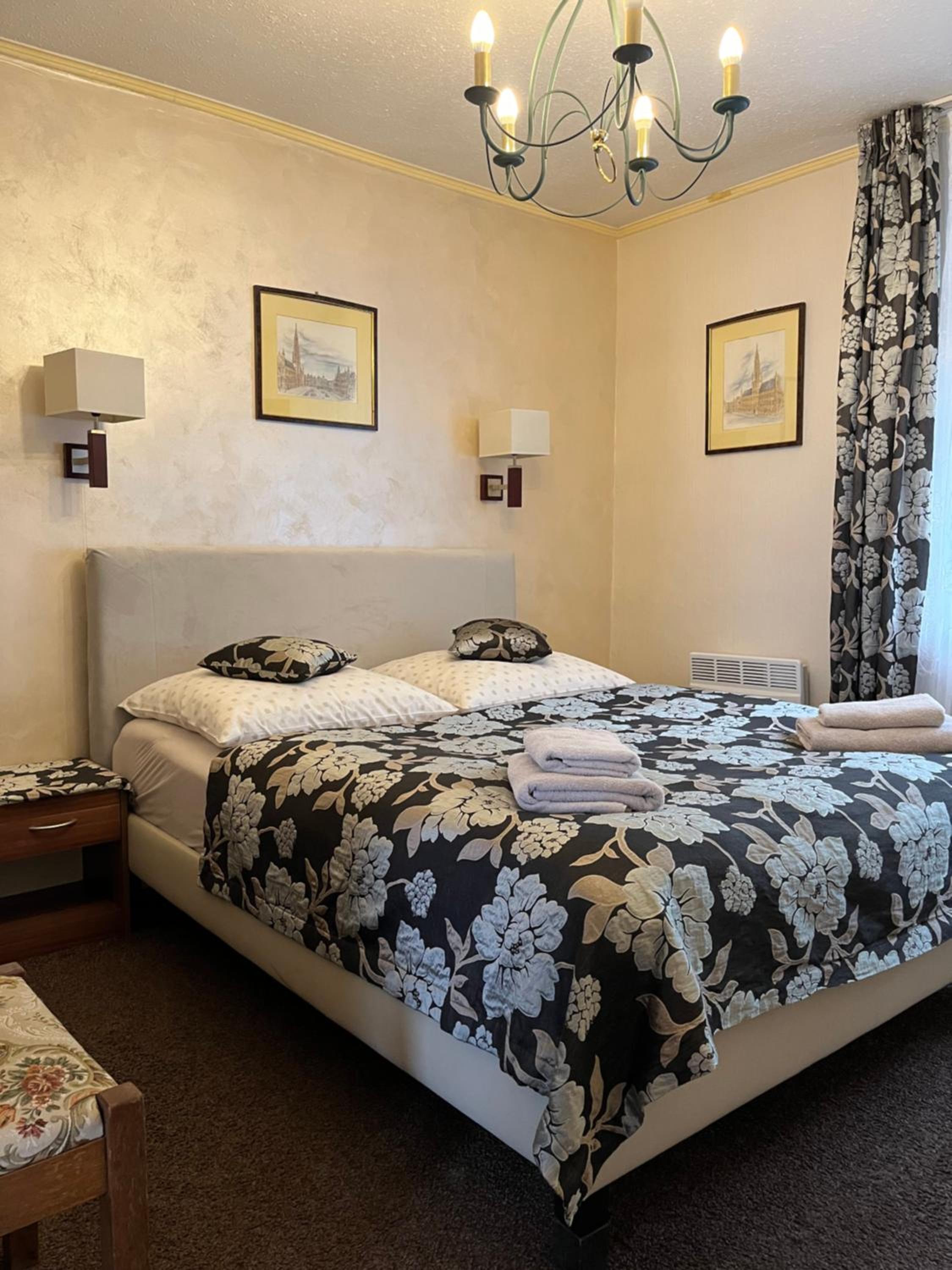 Double or Twin Room with Bathroom photo 1