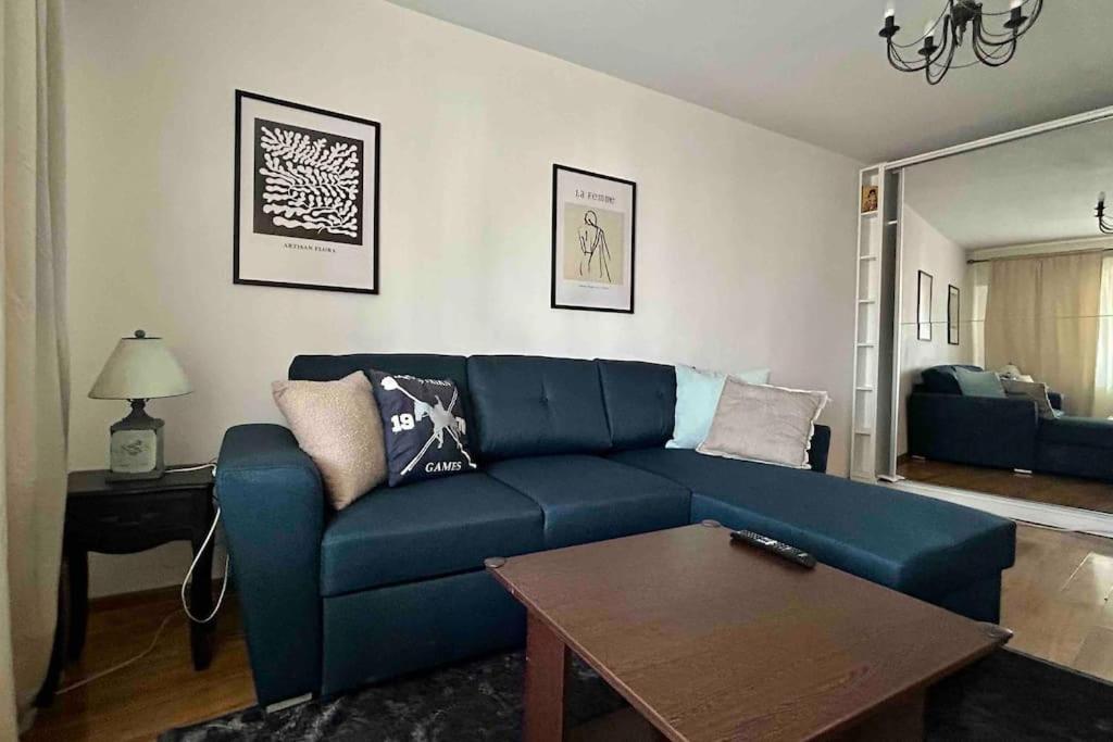 One-Bedroom Apartment photo 1