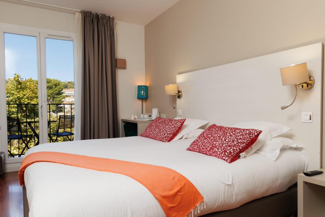 Superior Room with Sea / Harbour View