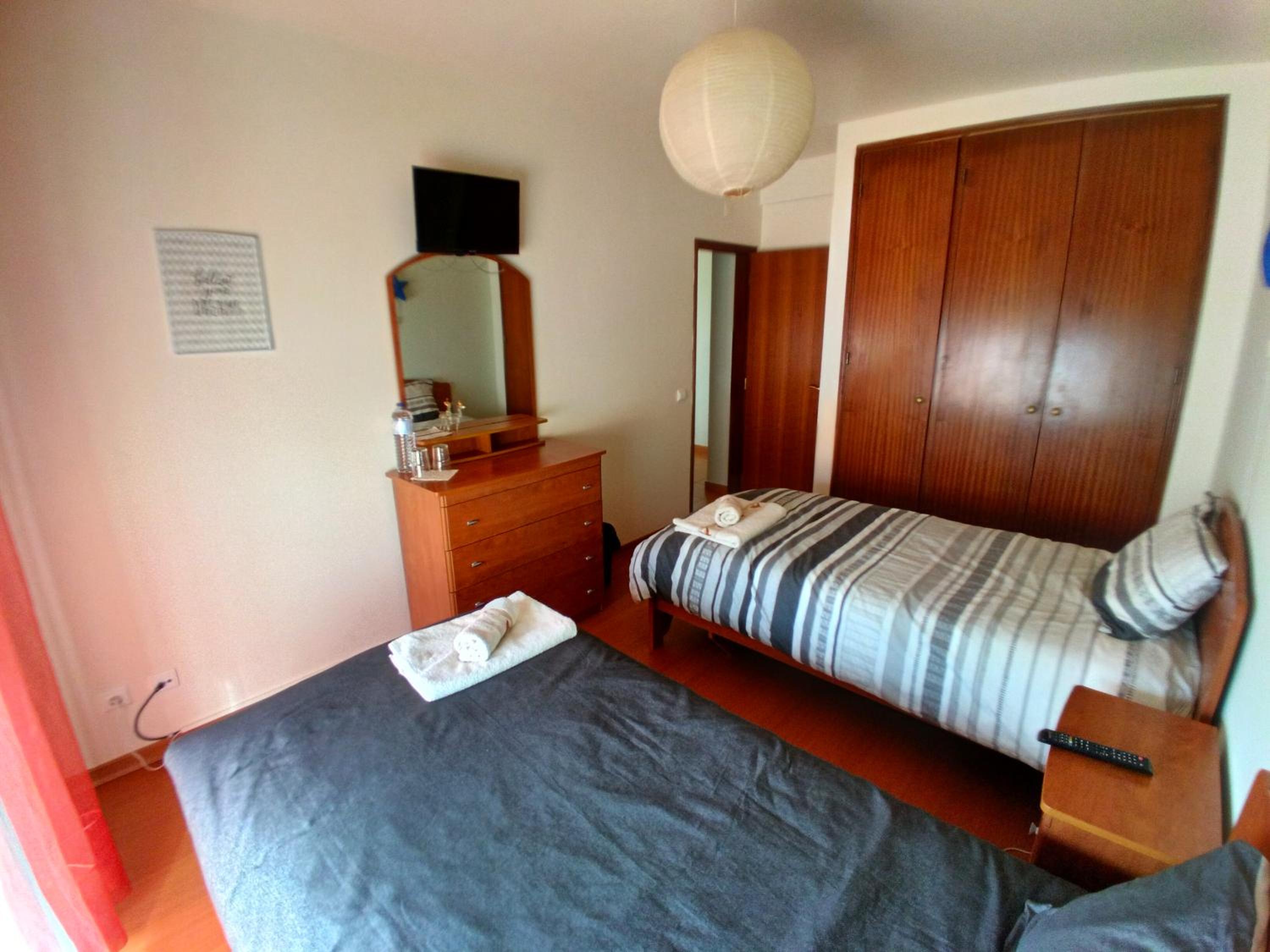 Double or Twin Room with Balcony - Photo 2