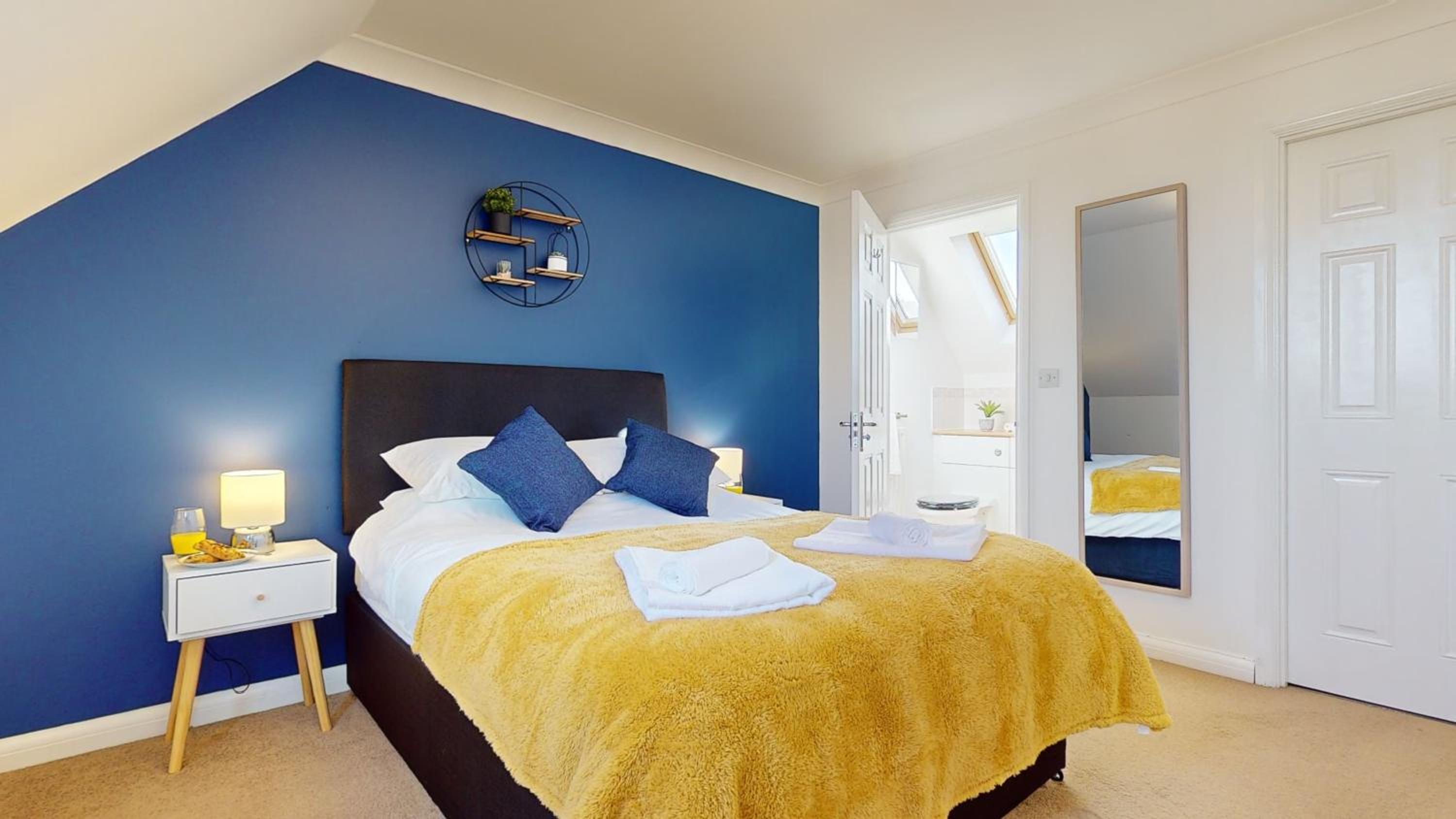 Three-Bedroom House photo 3