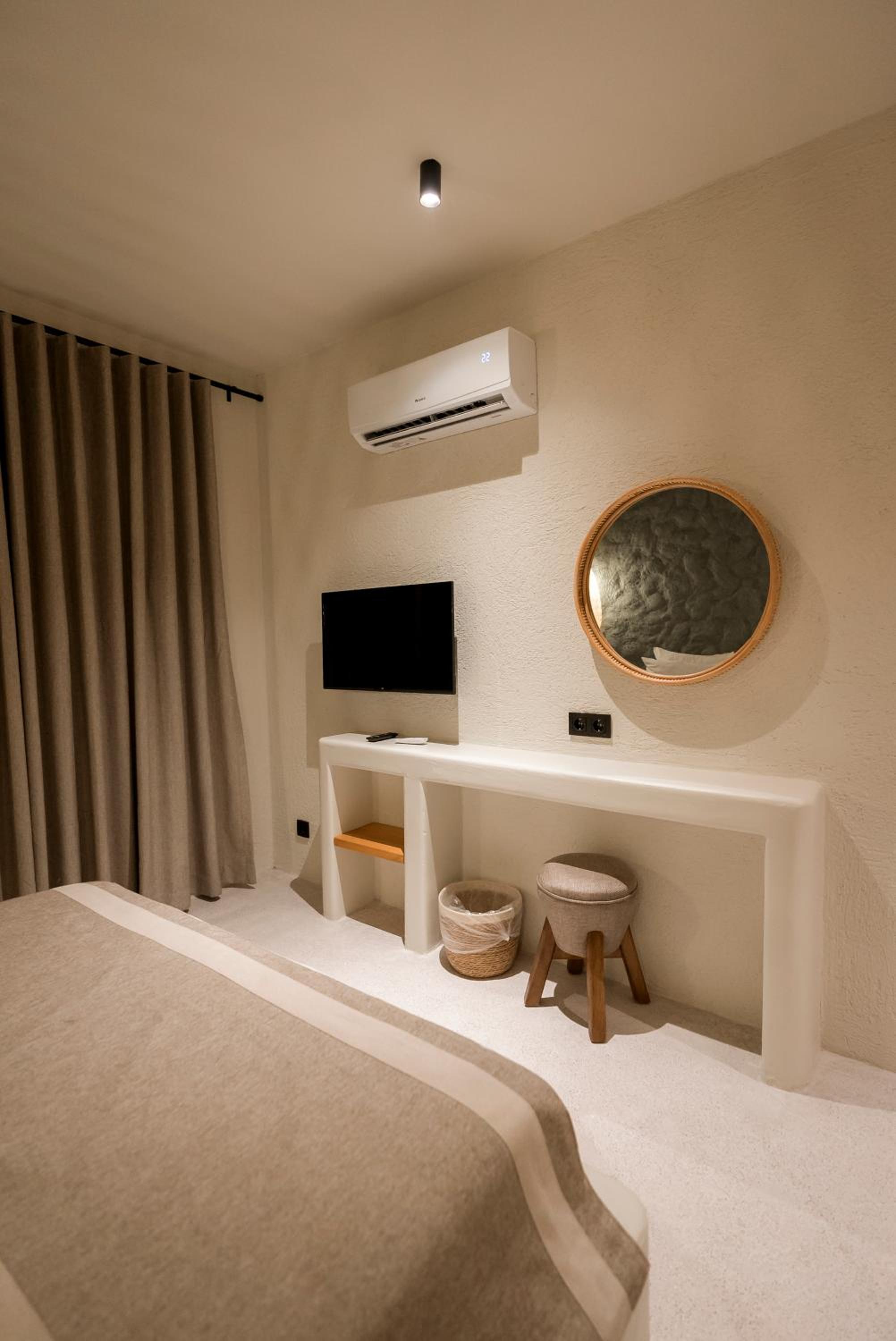 Budget Double Room photo 3