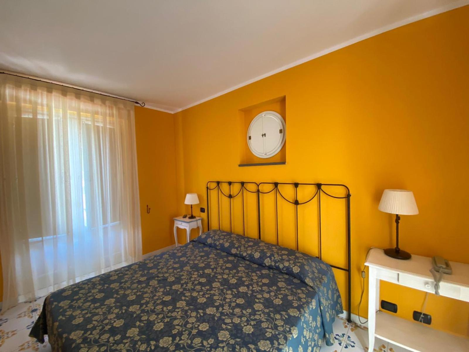 Deluxe Double Room with Side Sea View