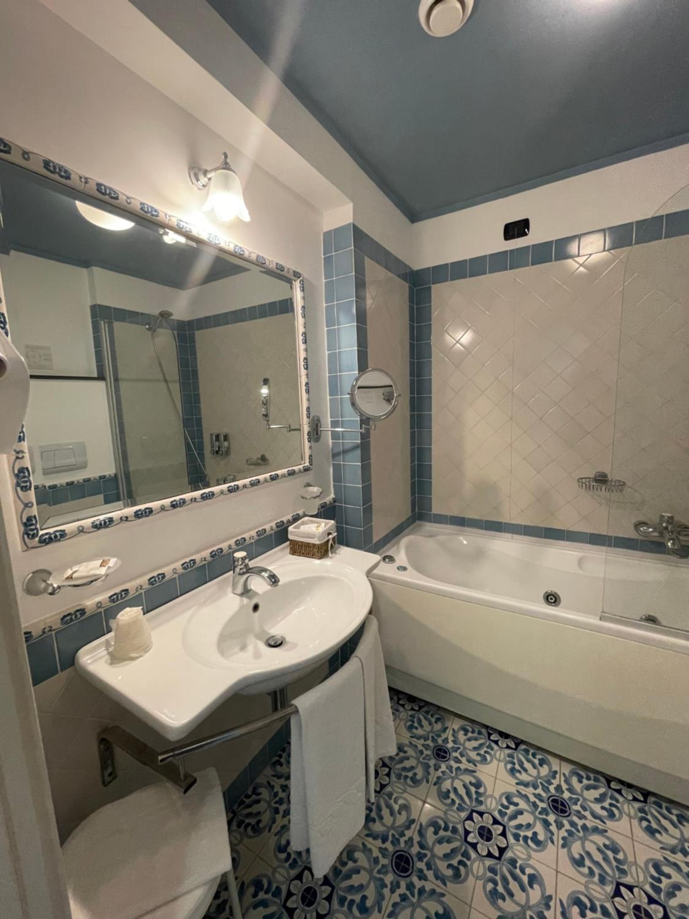 Standard Double Room - Photo 2