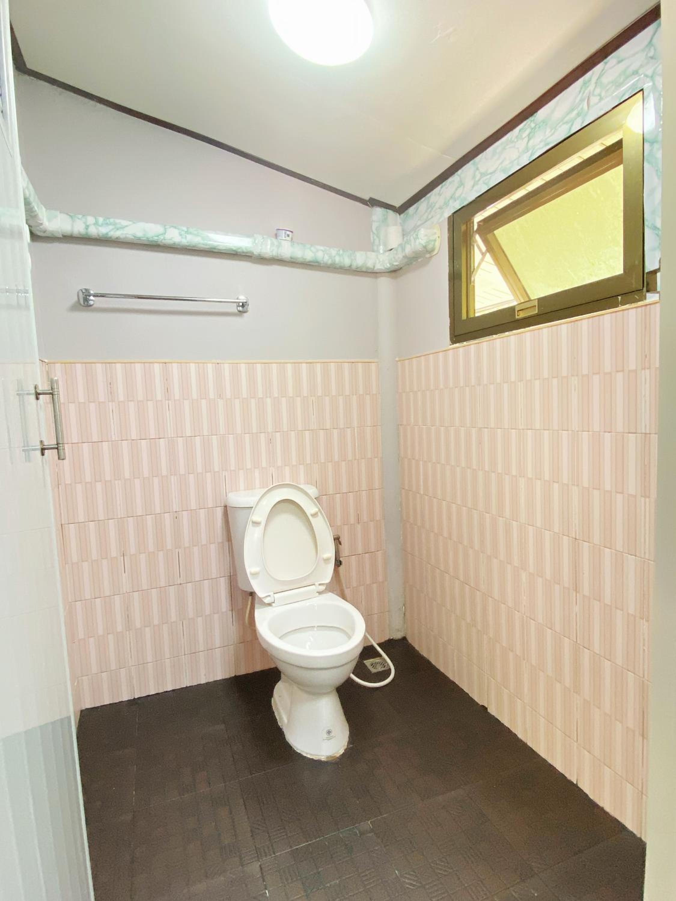 Economy Double Room - Photo 21