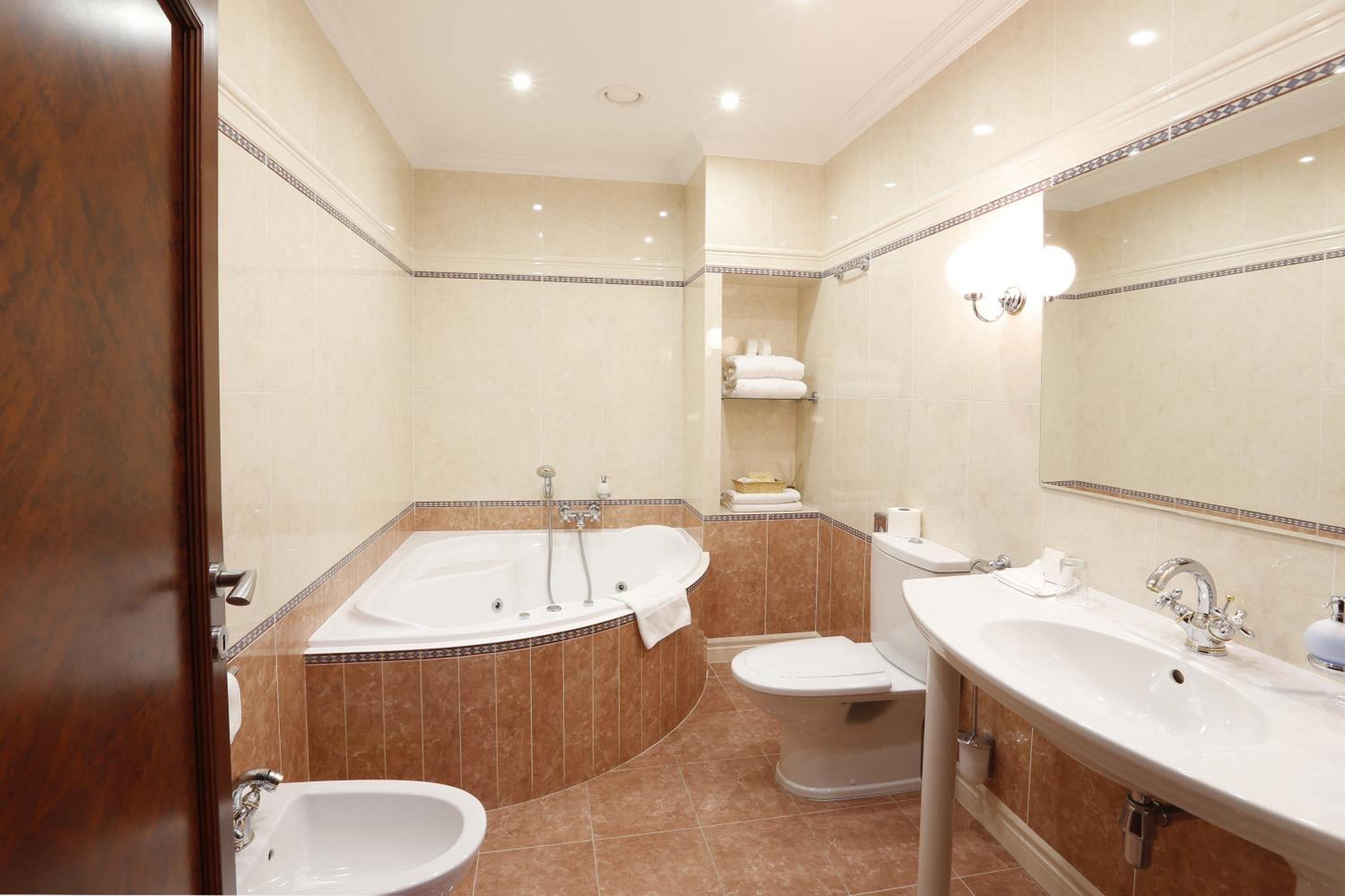 Imperial Suite - Photo 2