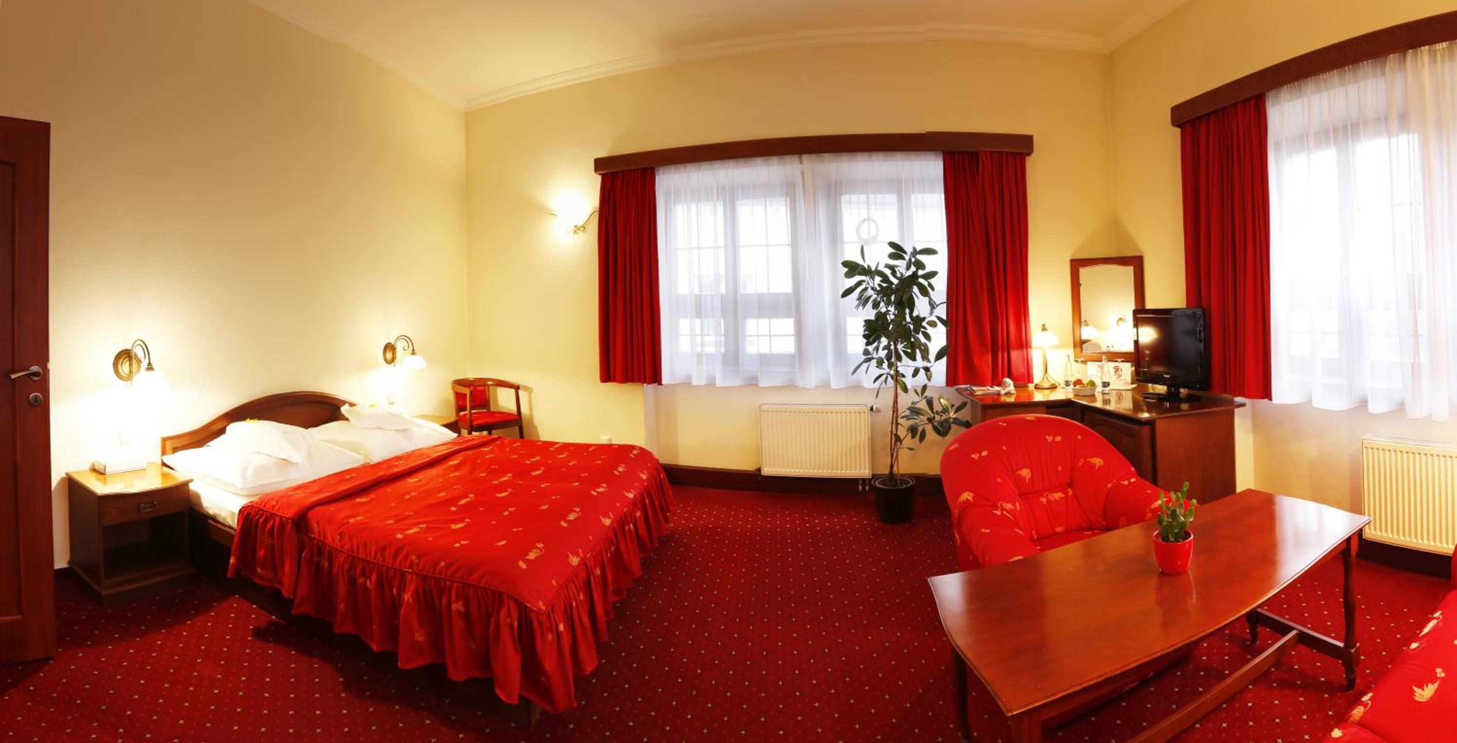 Large Double Room - Photo 5