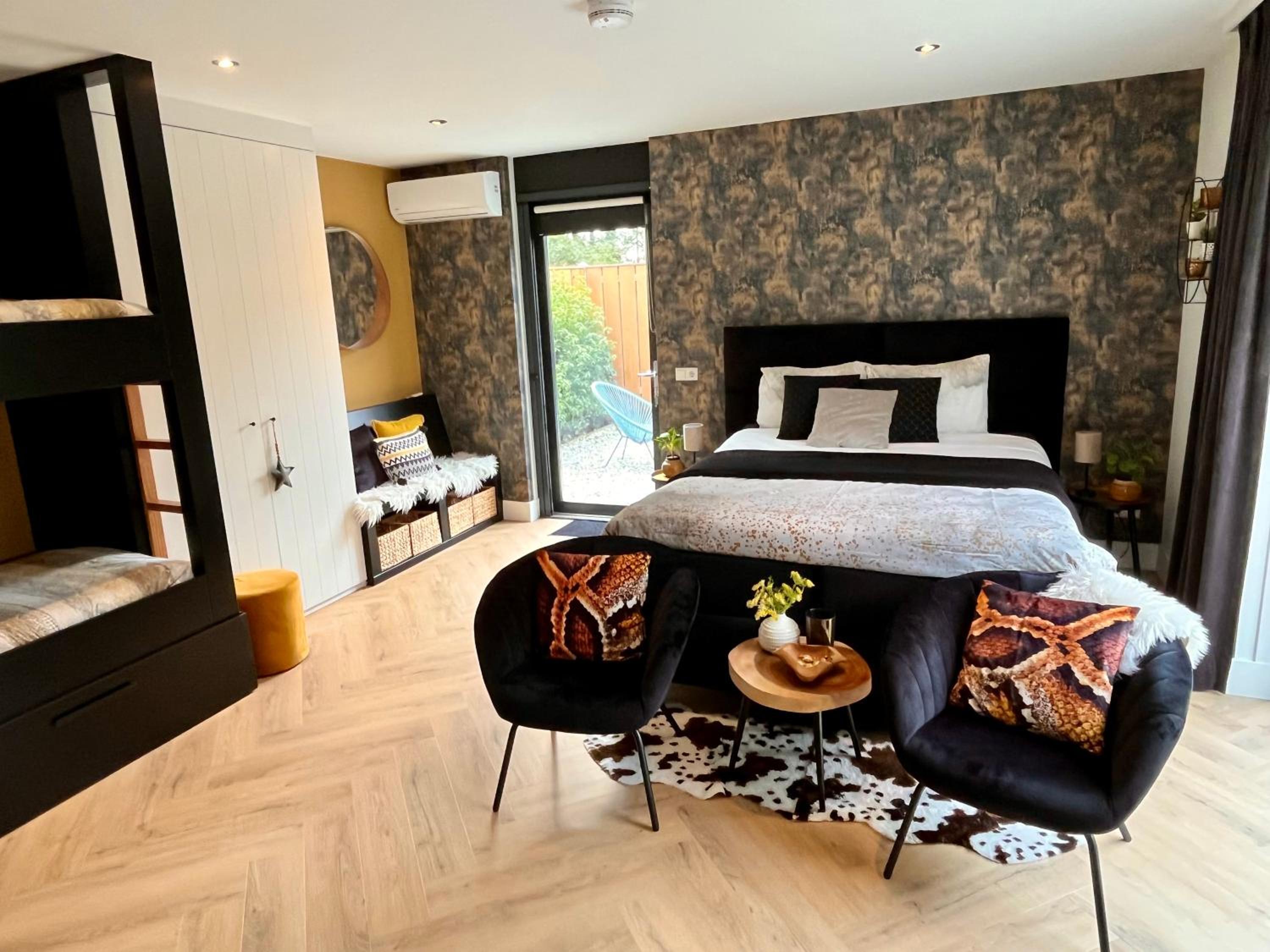 Deluxe Quadruple Room photo 2