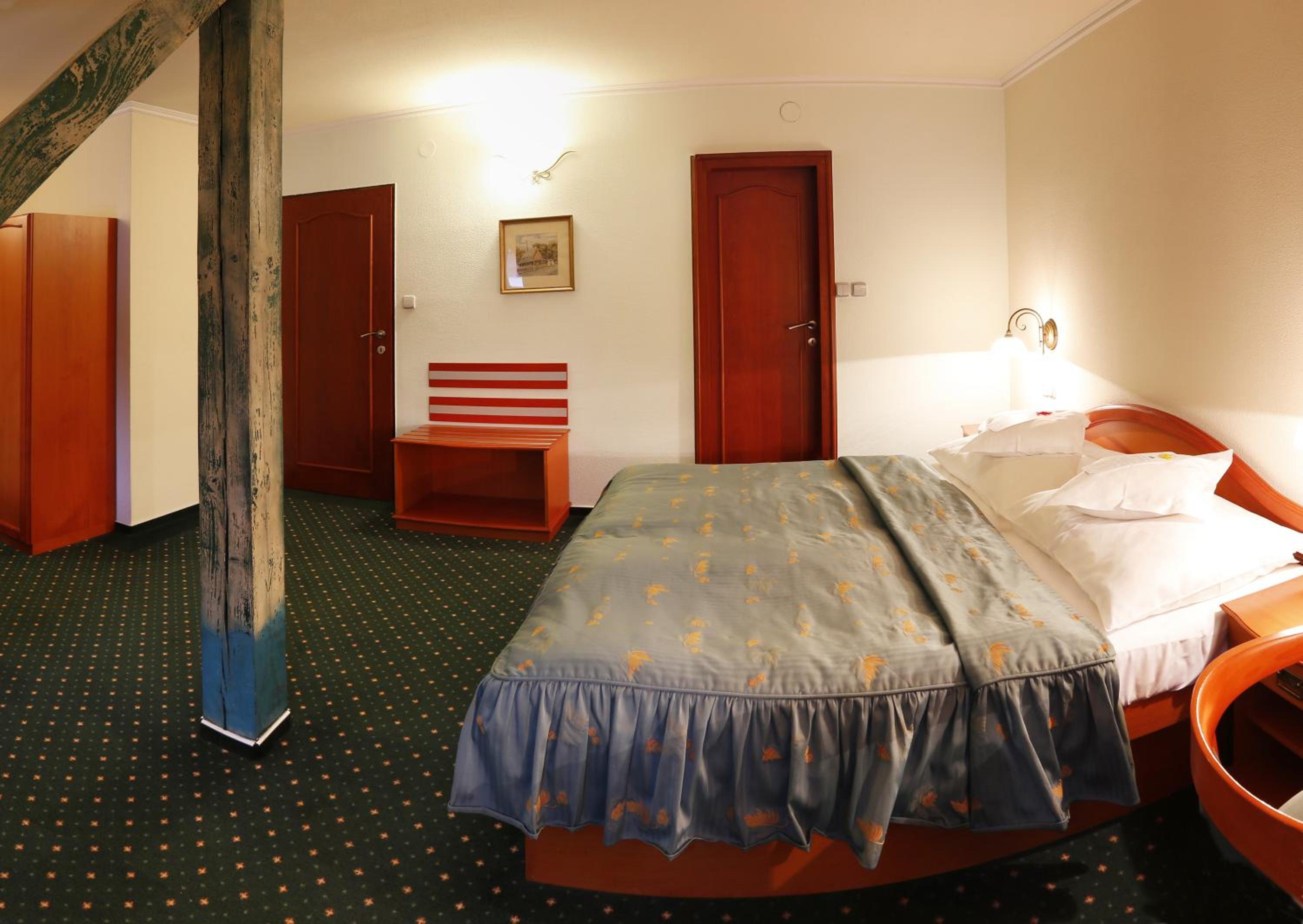 Large Double Room - Photo 3