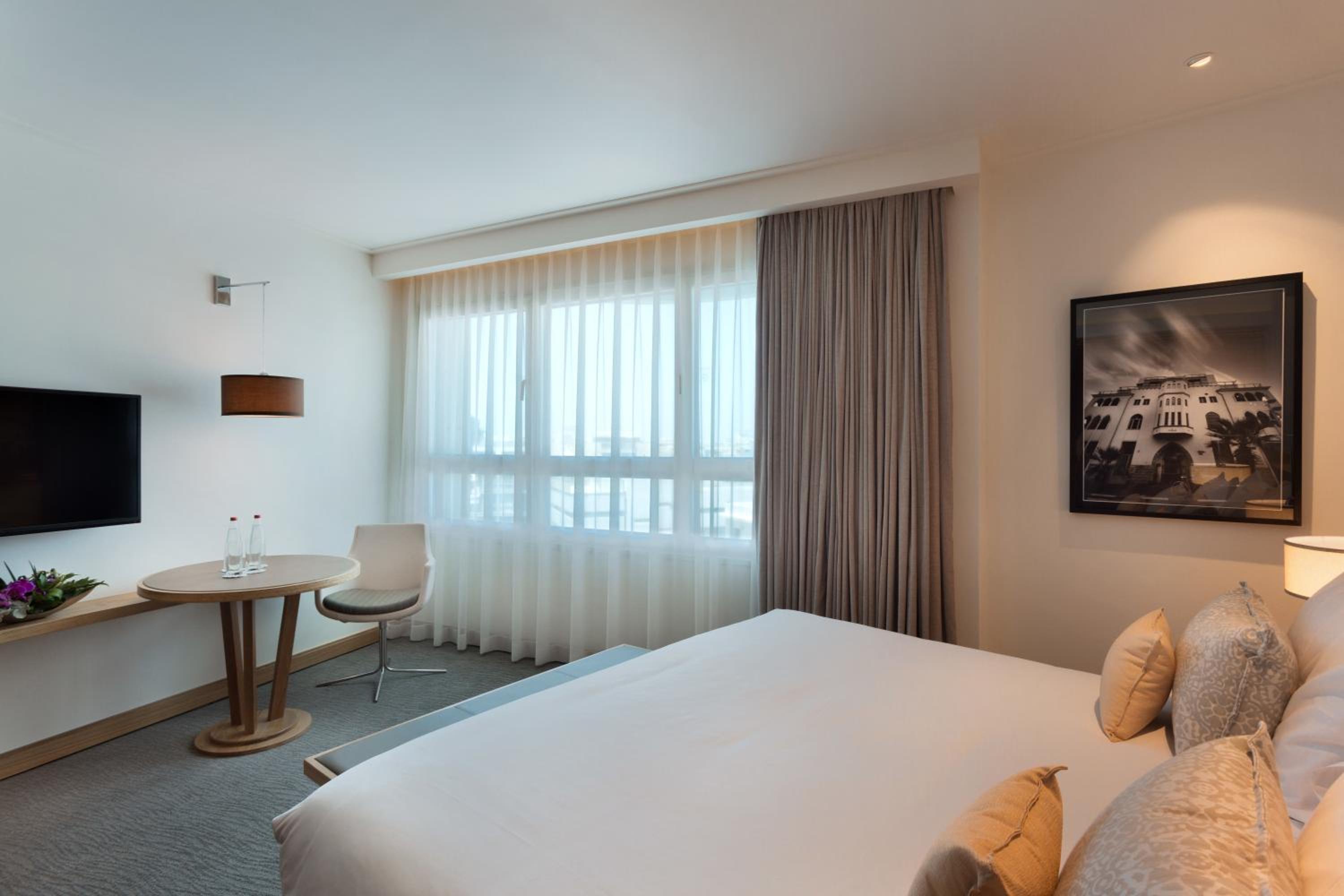 Superior Double Room with City View (couples only) - Photo 3