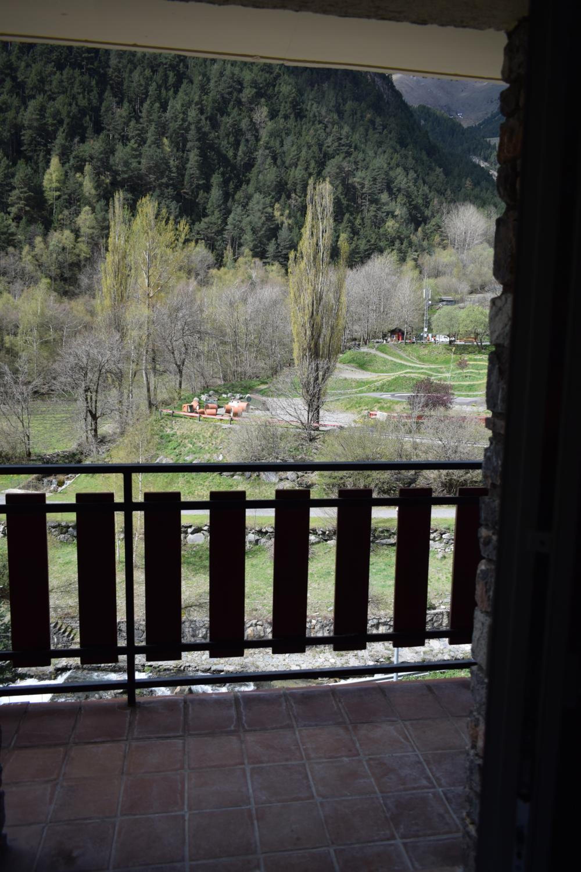 Standard Twin Room with Mountain View