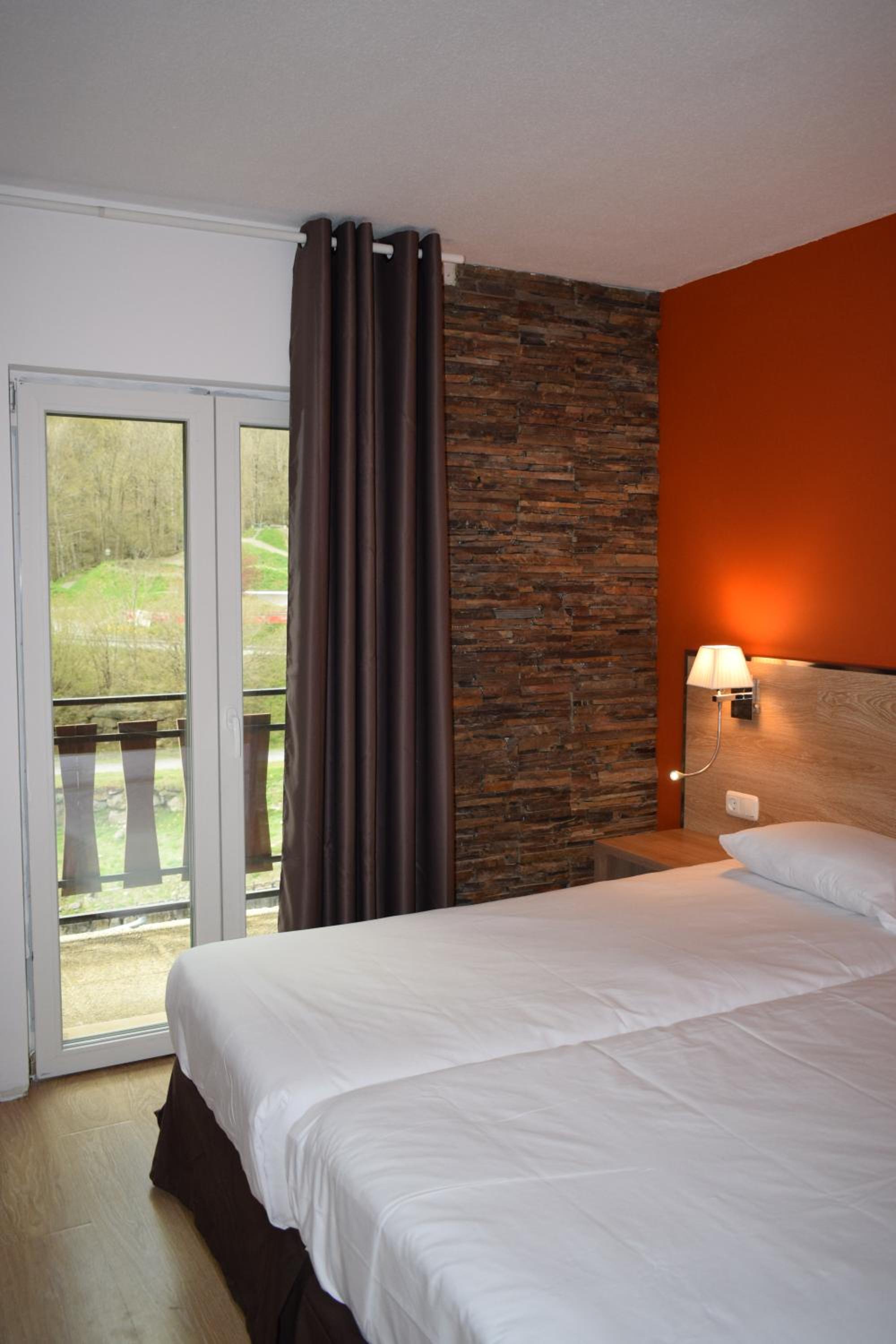 Standard Twin Room with Mountain View photo 3