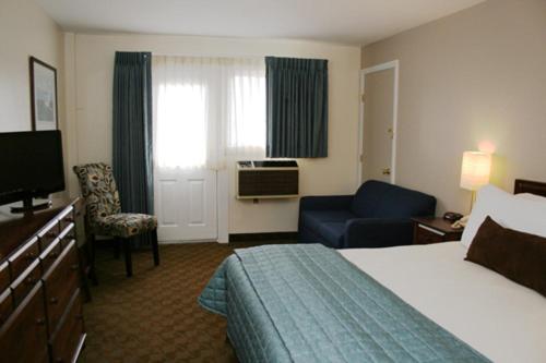 Standard King Room photo 1
