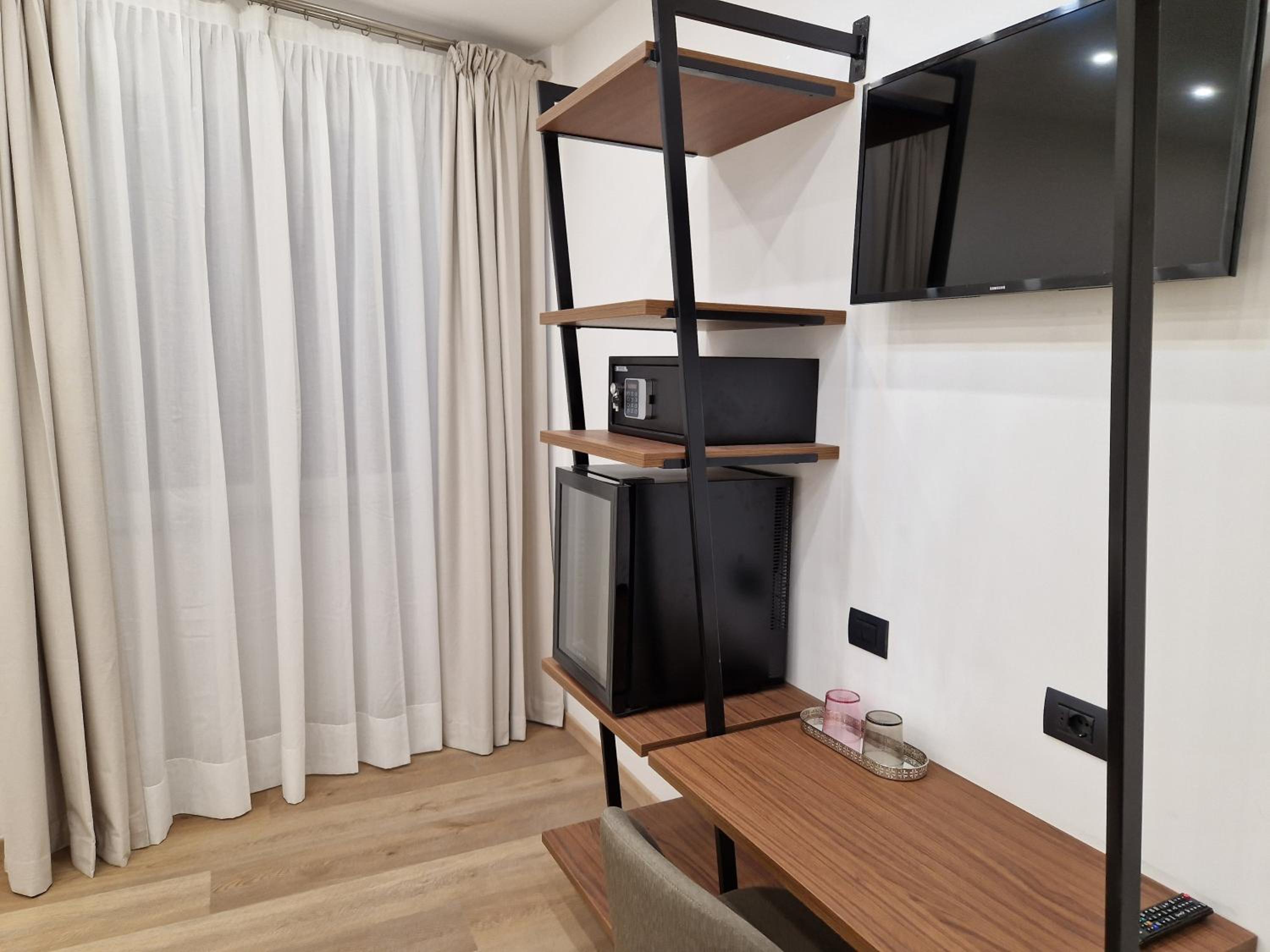 Double or Twin Room - Photo 9