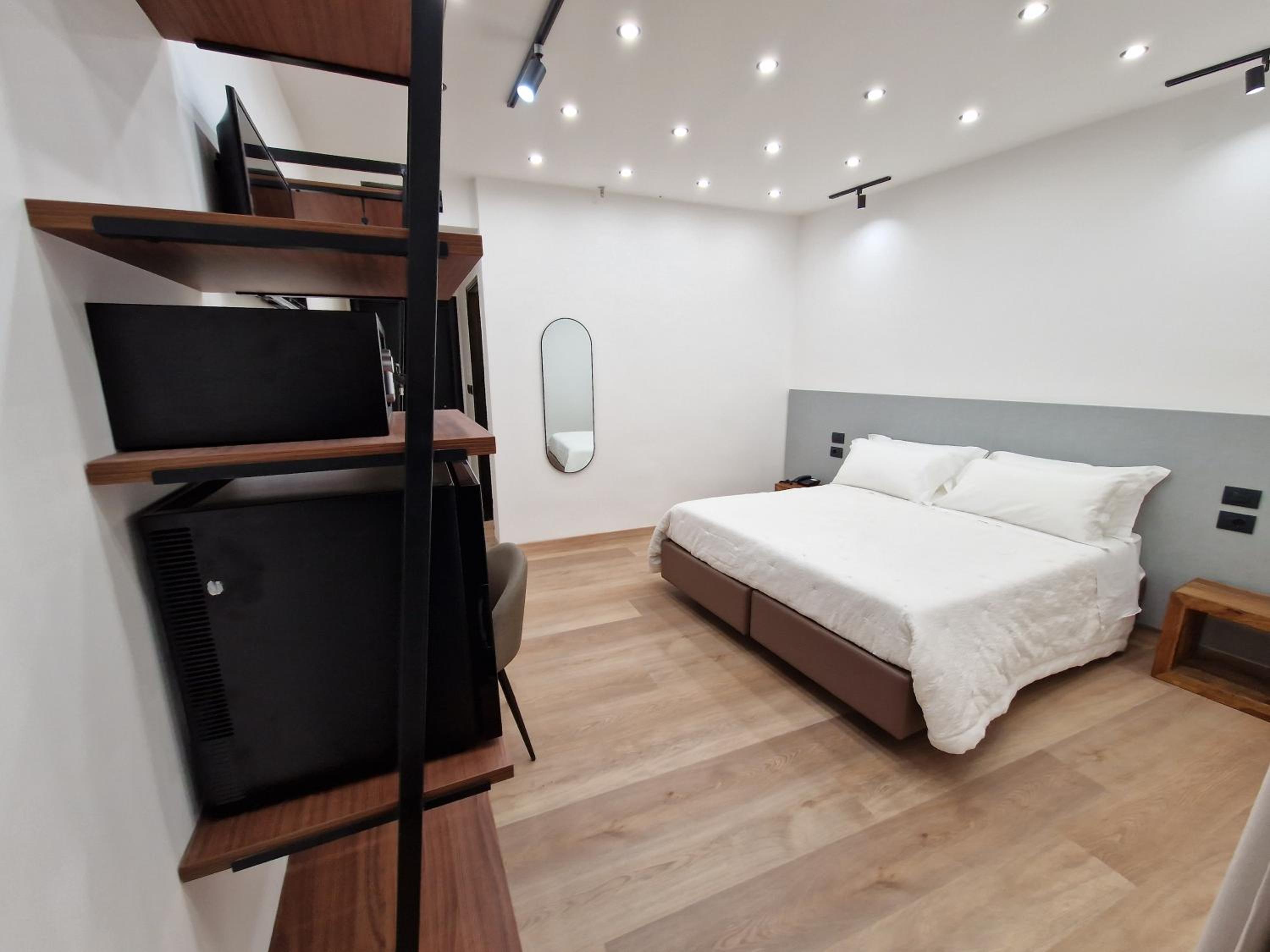 Double or Twin Room - Photo 10