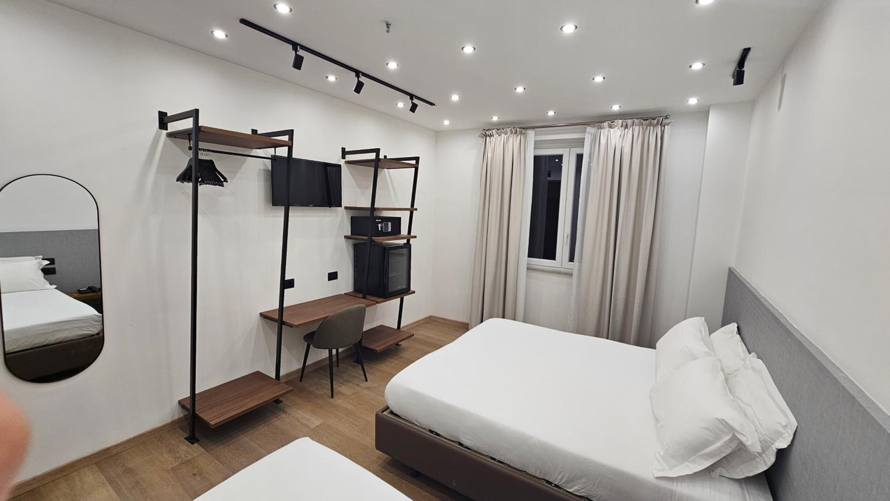 Quadruple Room - Photo 5