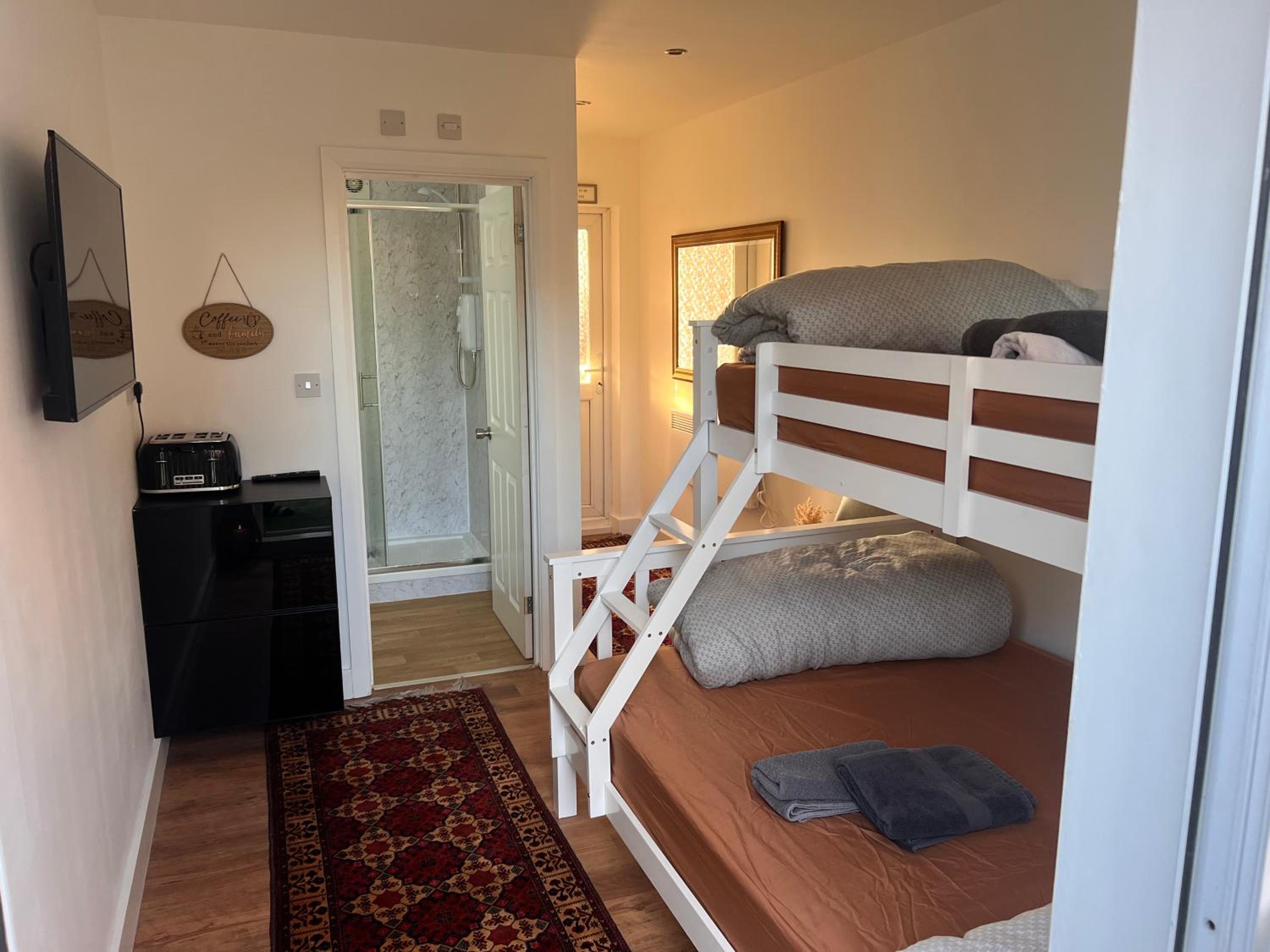 Deluxe Double Room (2 Adults + 1 Child) photo 1