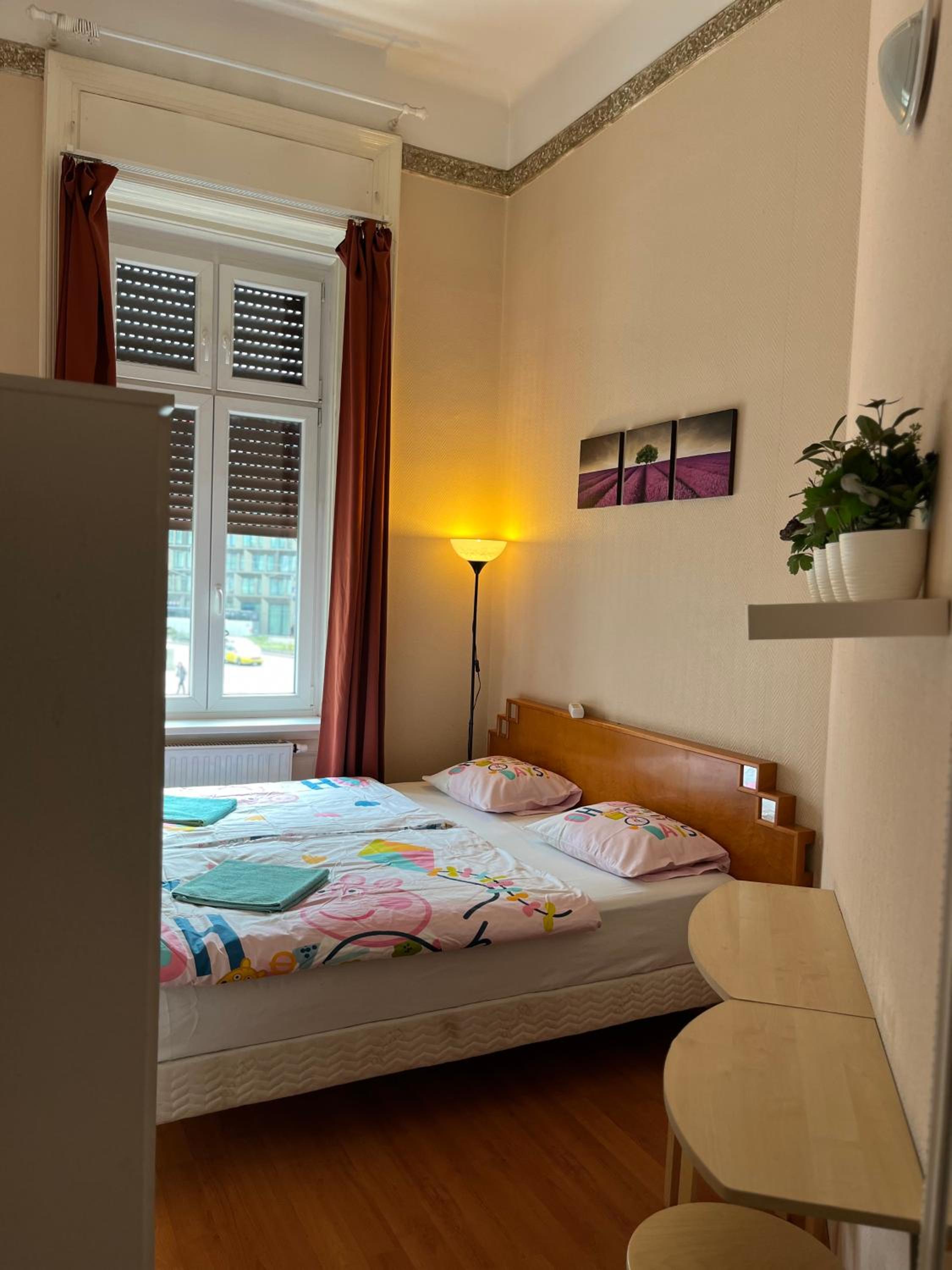 Double Room with Street View - Photo 4