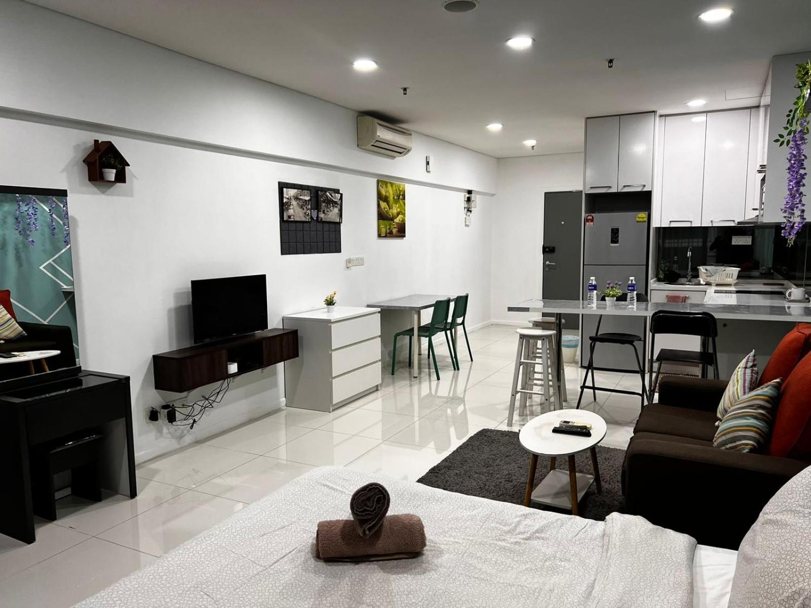 Deluxe Studio