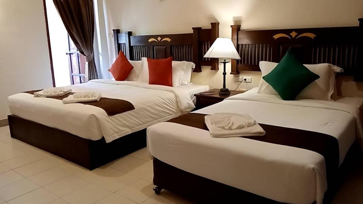 Triple Room with Pool View