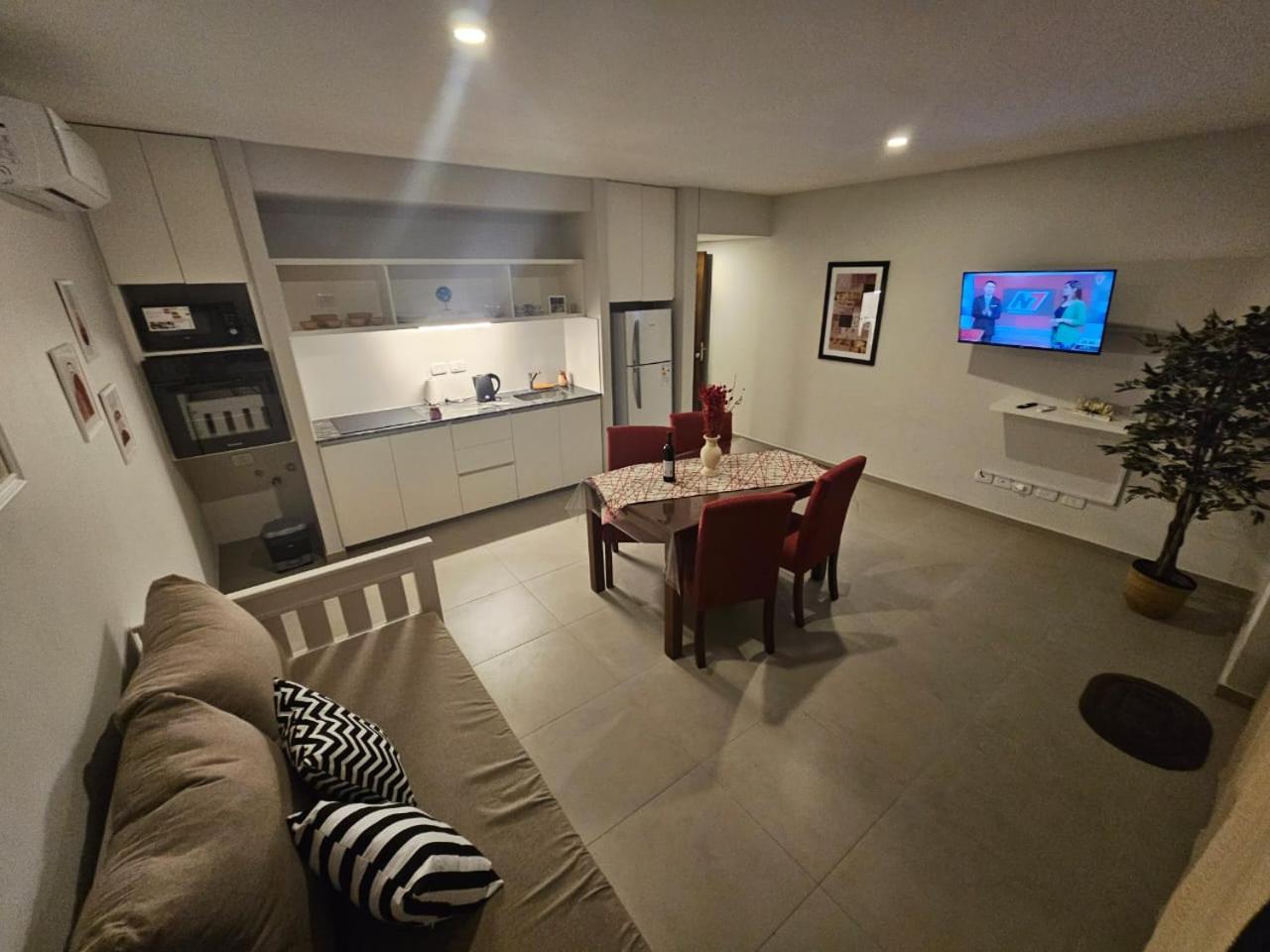 One-Bedroom Apartment photo 2